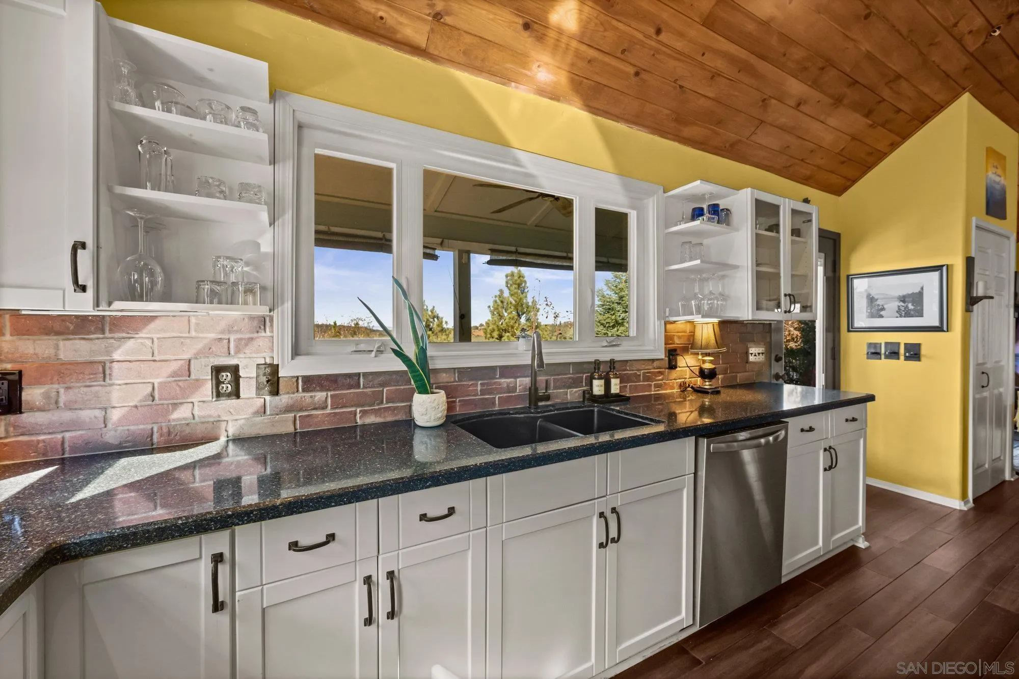 https://cdn.realtyfeed.com/cdn/127/2600261/3d1096d2e062440f1c61058fa864b7b4.webp