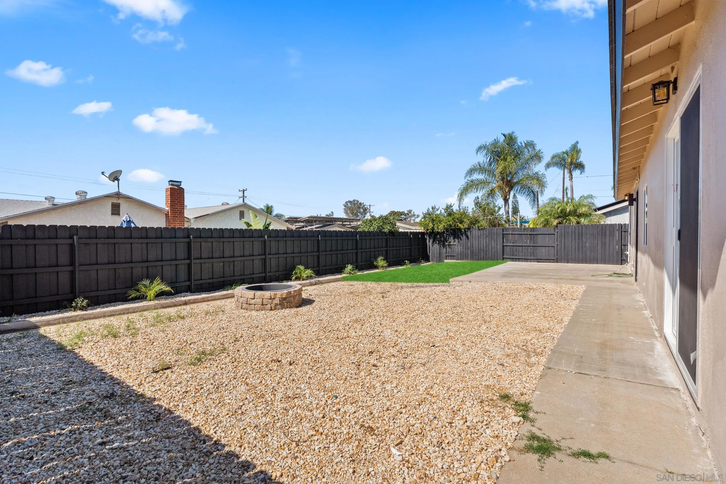 https://cdn.realtyfeed.com/cdn/127/2600279/4cf9fdb8c28c09b768016bff314b17b8.webp