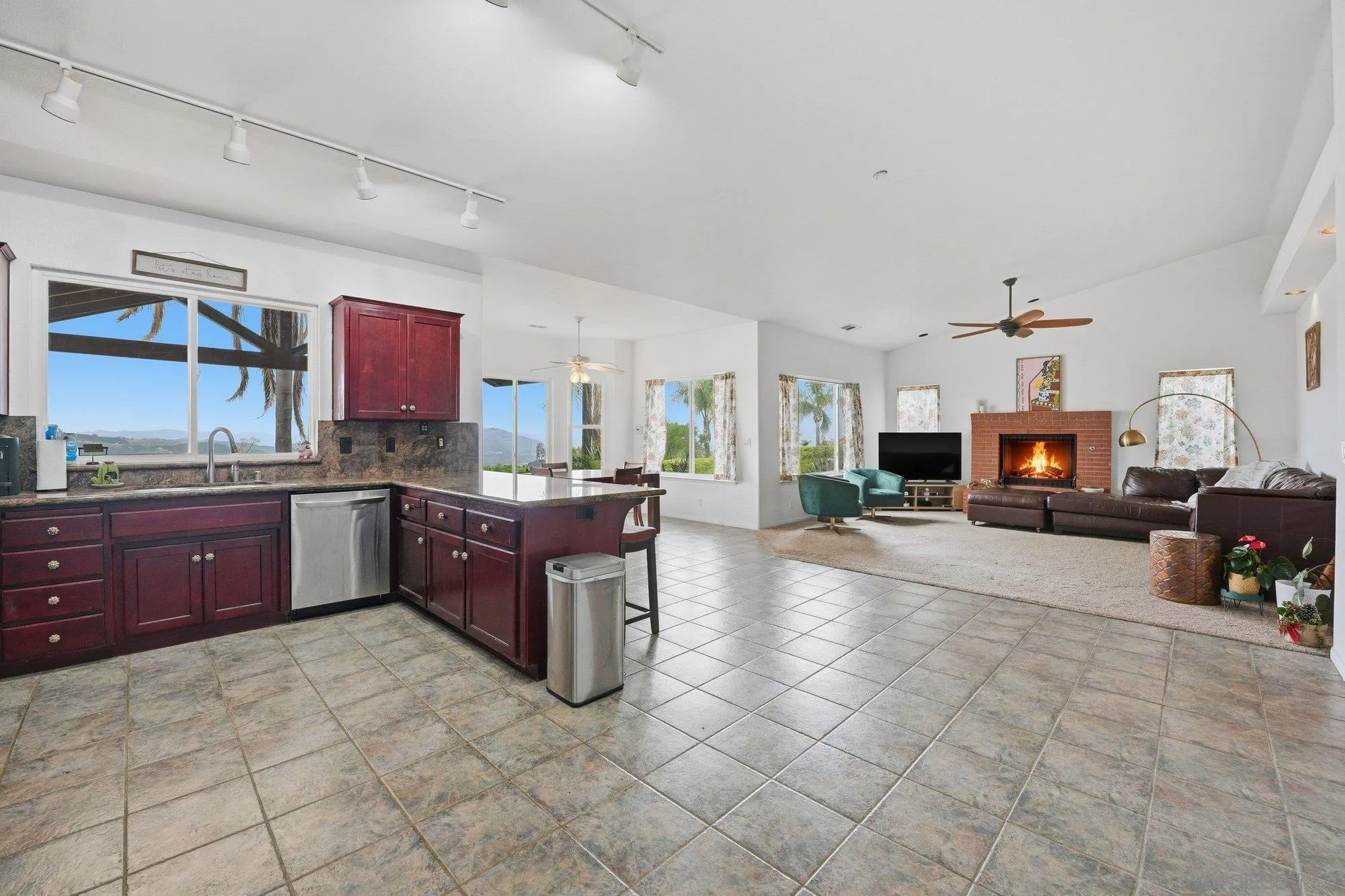 https://cdn.realtyfeed.com/cdn/127/2600282/3537c10bd77a25a14c730903ae273e74.webp