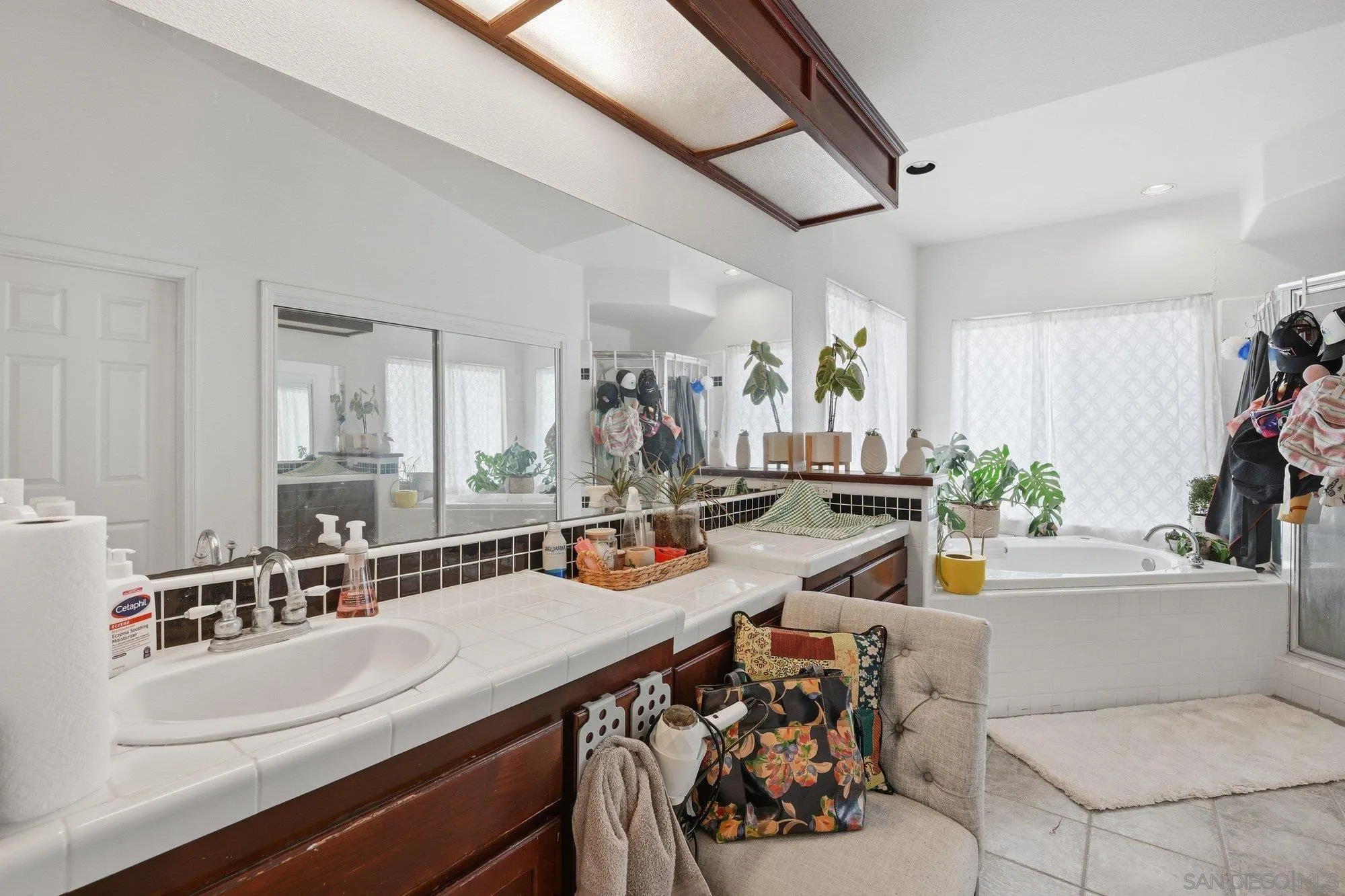 https://cdn.realtyfeed.com/cdn/127/2600282/47579900d50bffc08ea4c9352901225a.webp