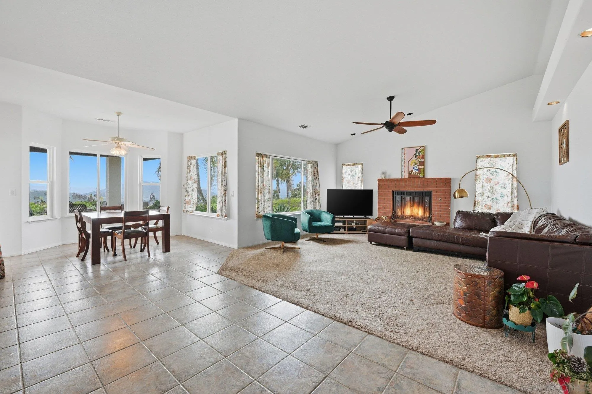 https://cdn.realtyfeed.com/cdn/127/2600282/9c5568039125ead19f52d75cec14eba8.webp