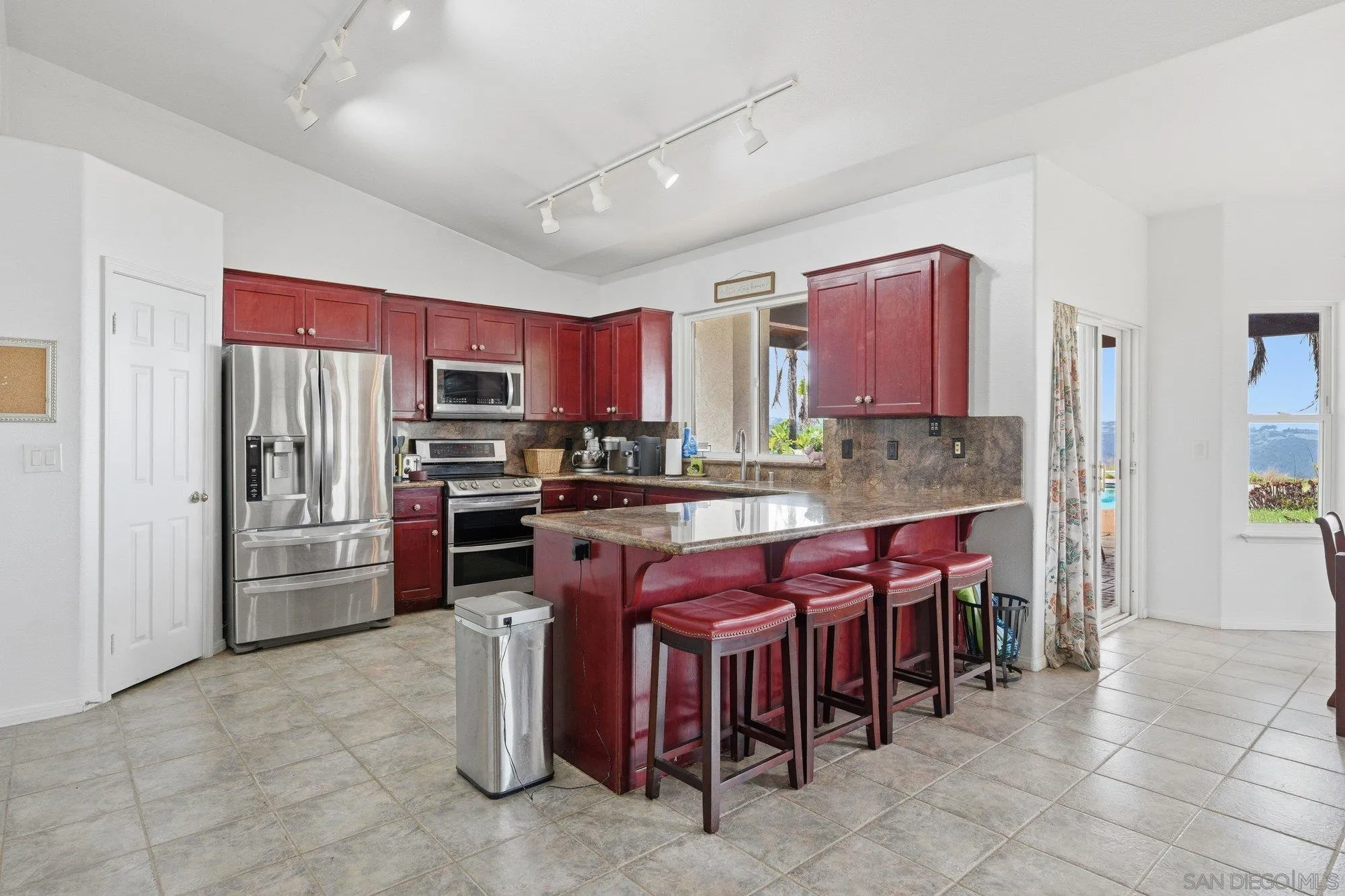 https://cdn.realtyfeed.com/cdn/127/2600282/ed906b9778837913bc028278a948eb26.webp