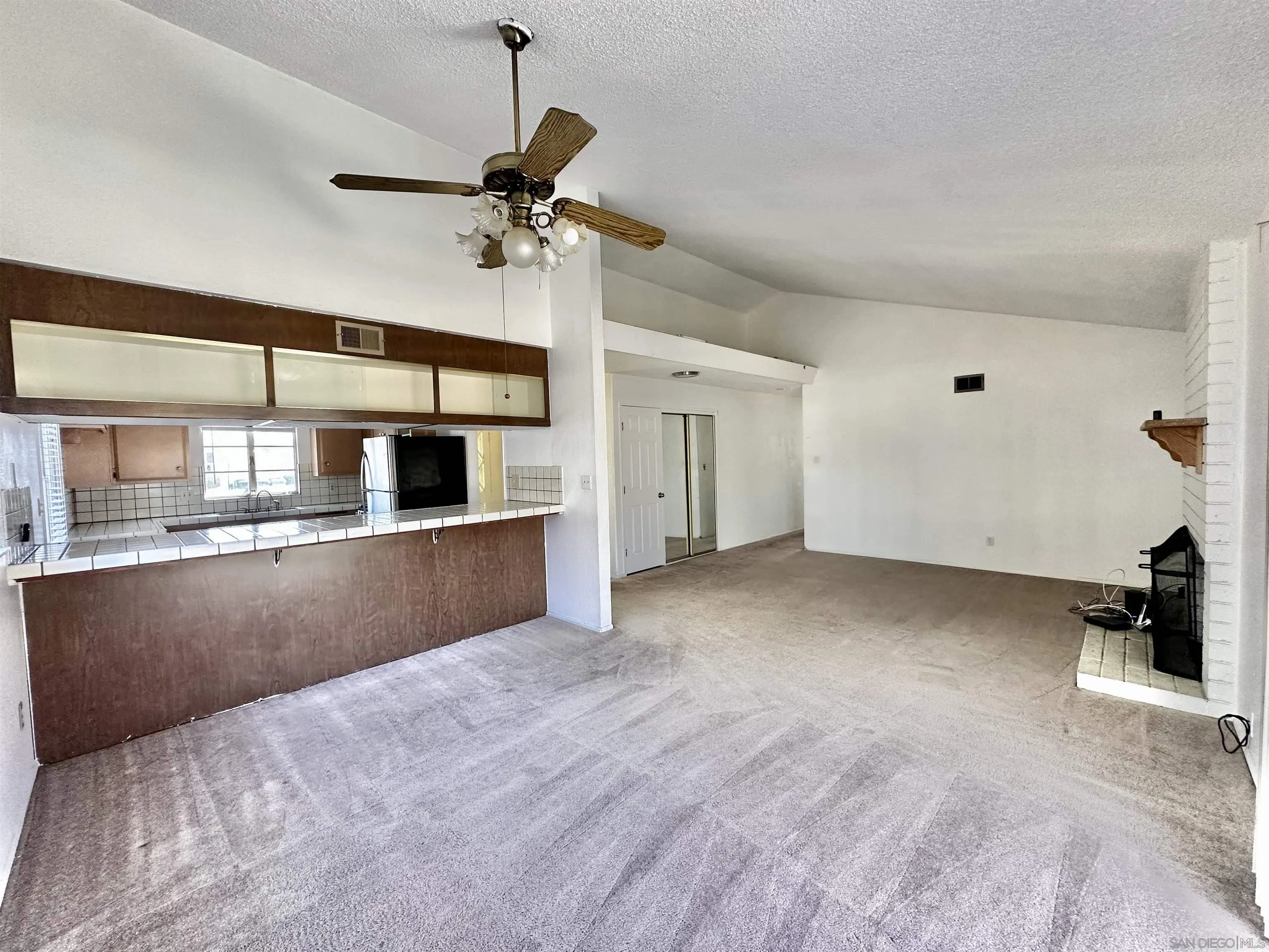 https://cdn.realtyfeed.com/cdn/127/2600287/f93c68e49082f94c883452b162e6c9d4.webp