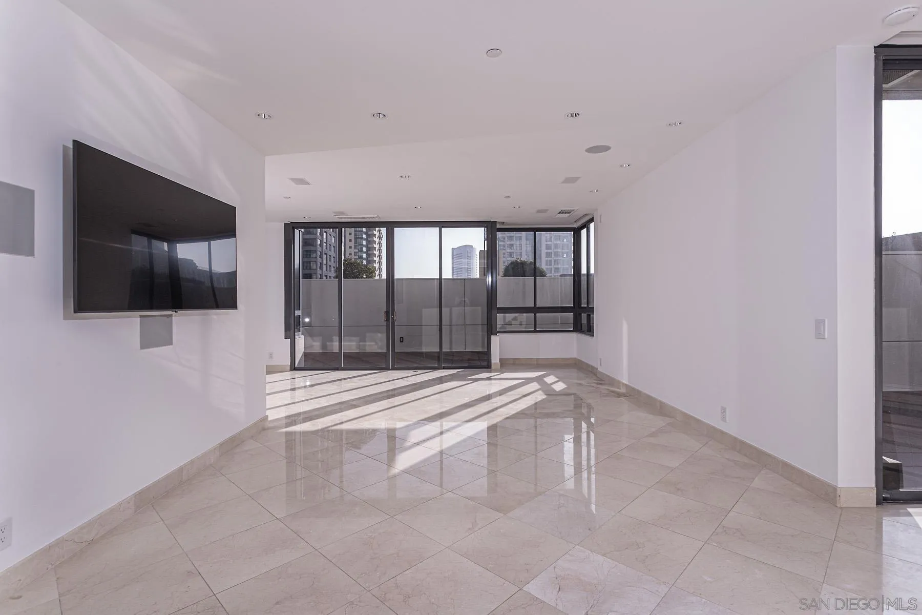 Photo #11: 2600288 Listing: Photo #11