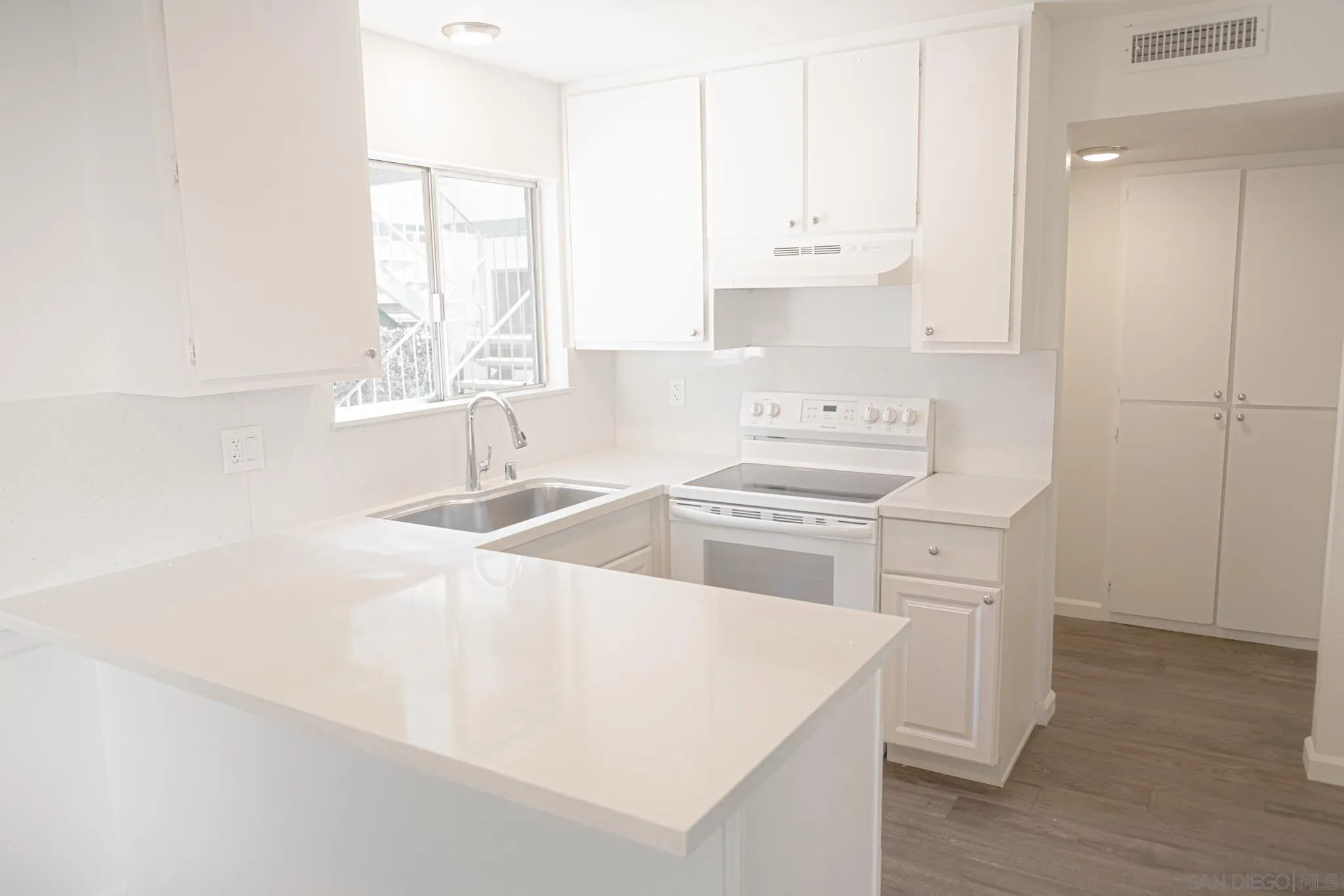 Photo #4: 2600293 Listing: Photo #4