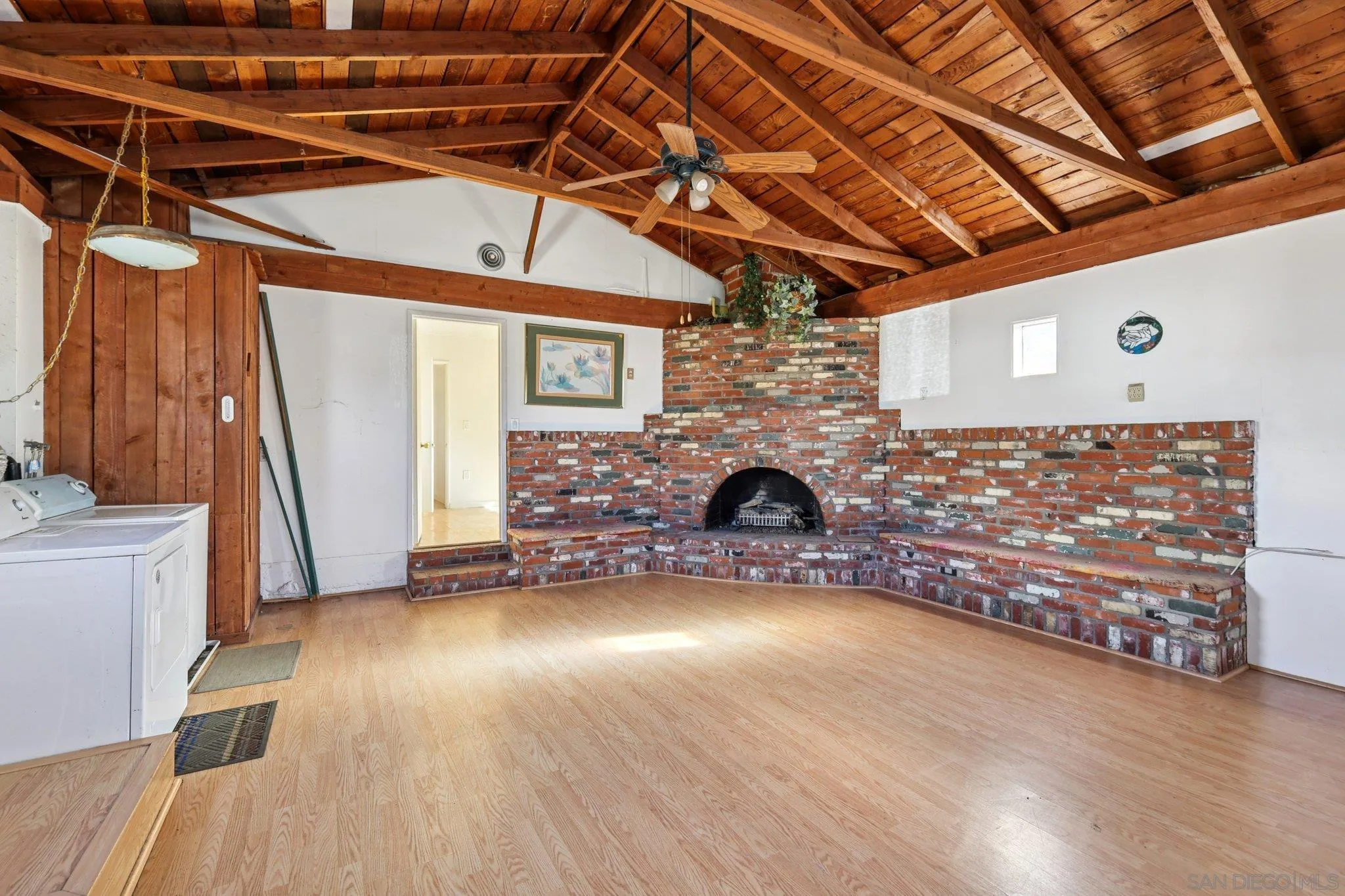 https://cdn.realtyfeed.com/cdn/127/2600297/c2601f25bd95652d1d87d60619ea8114.webp