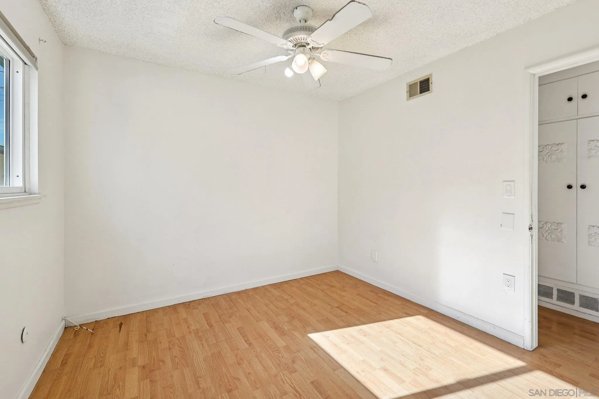 https://cdn.realtyfeed.com/cdn/127/2600297/fc9ca227d36482e7eee6ab92106a9a6b.webp
