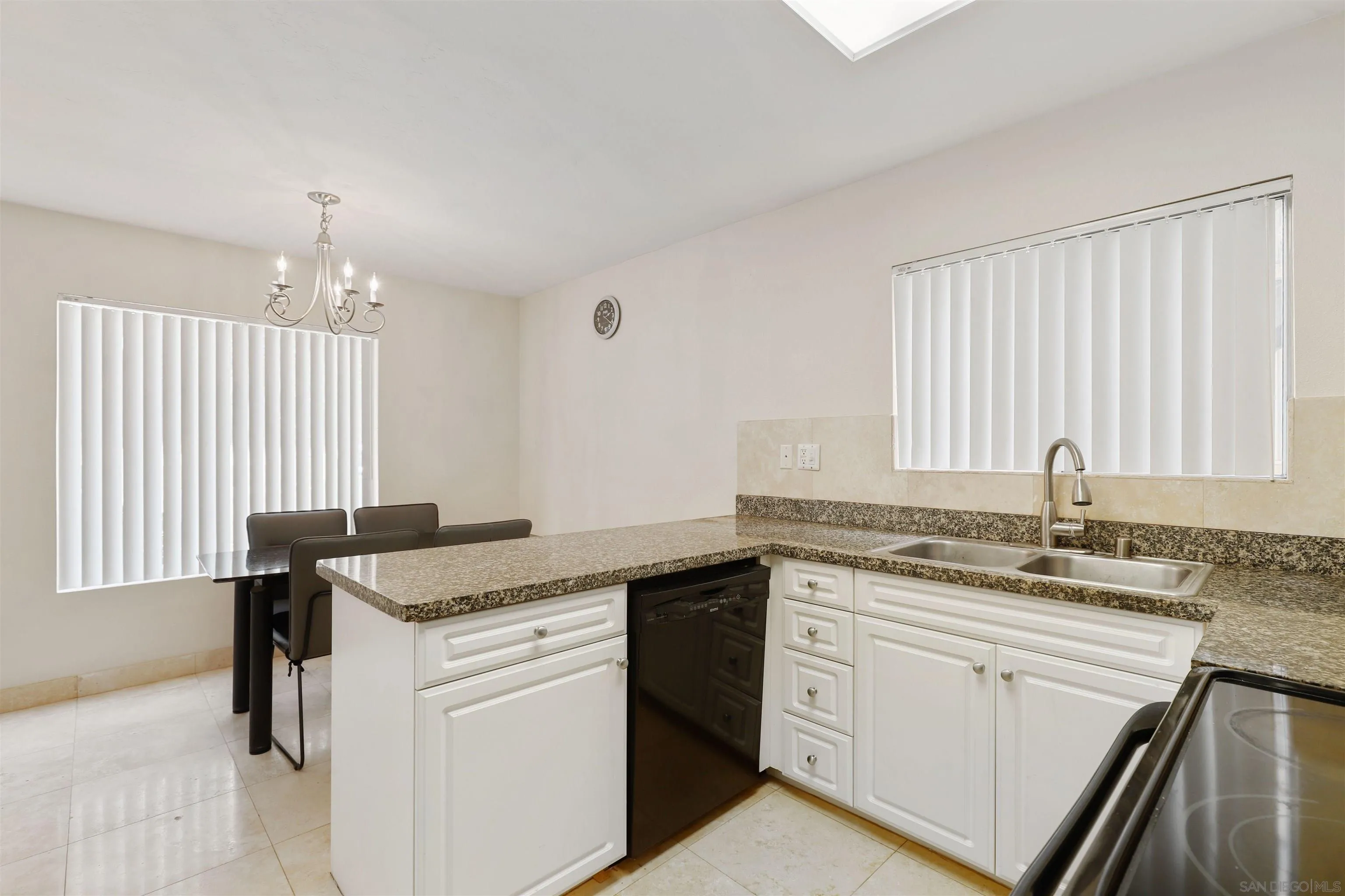 Photo #8: 2600299 Listing: Photo #8