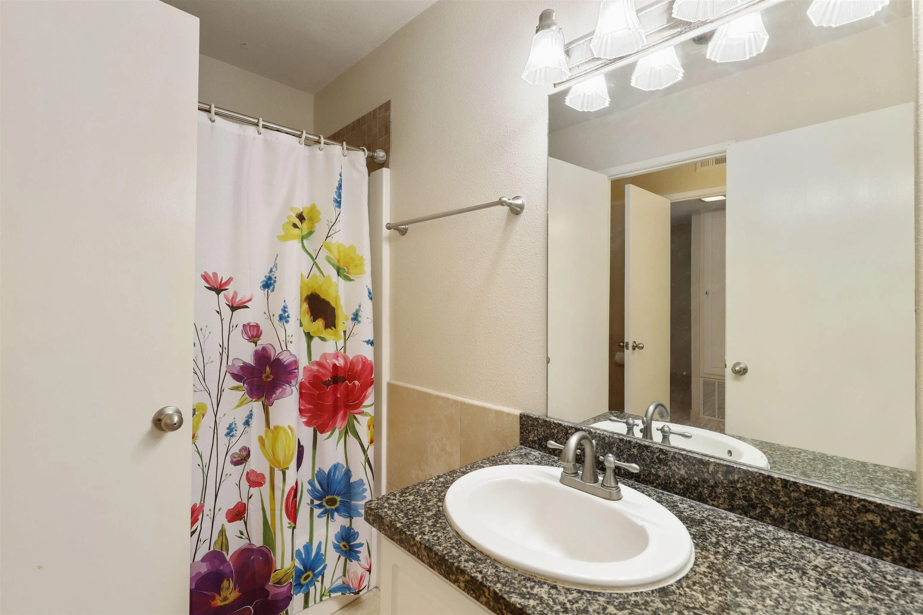 Photo #13: 2600299 Listing: Photo #13