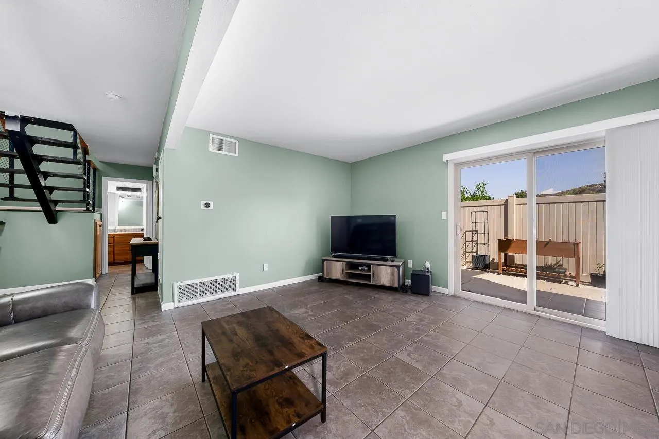 Photo #4: 2600300 Listing: Photo #4