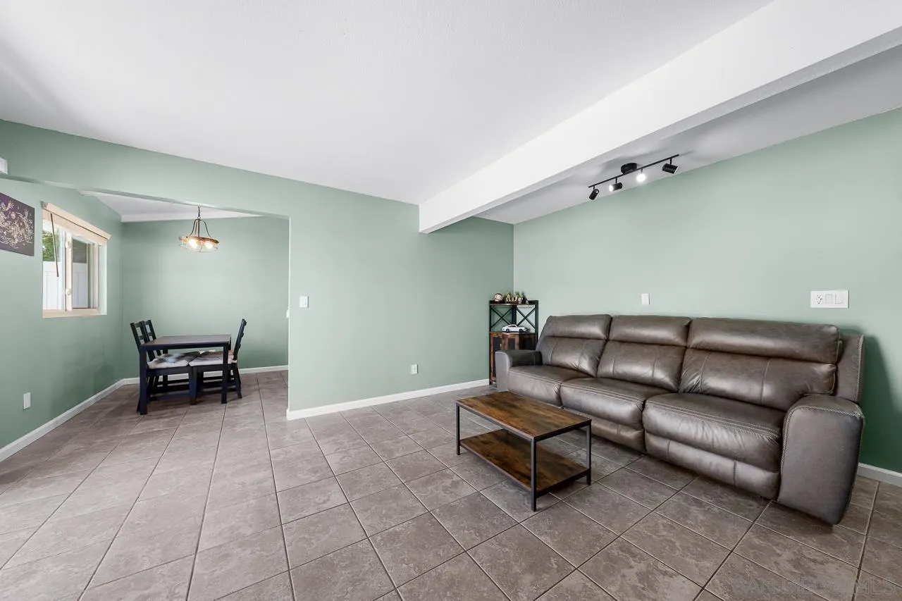 Photo #6: 2600300 Listing: Photo #6