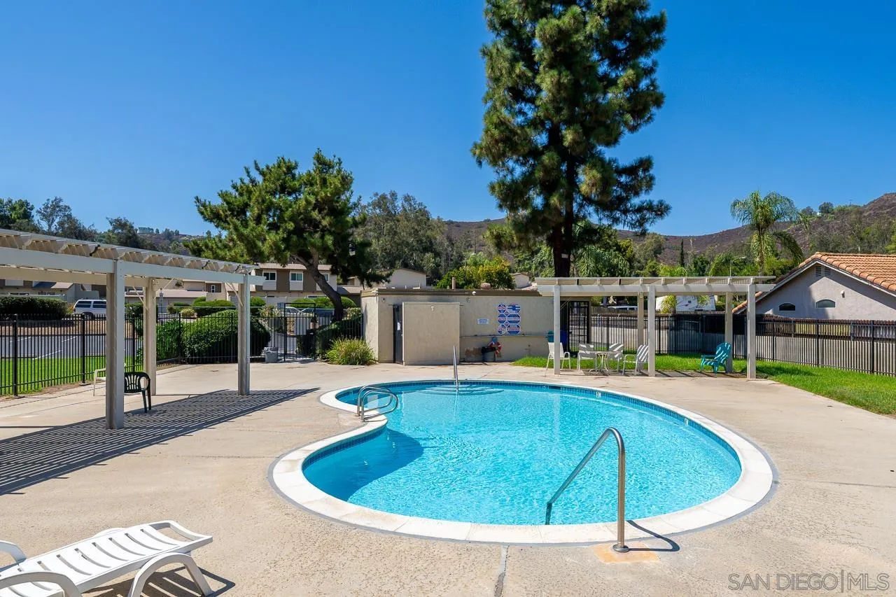 Photo #33: 2600300 Listing: Photo #33