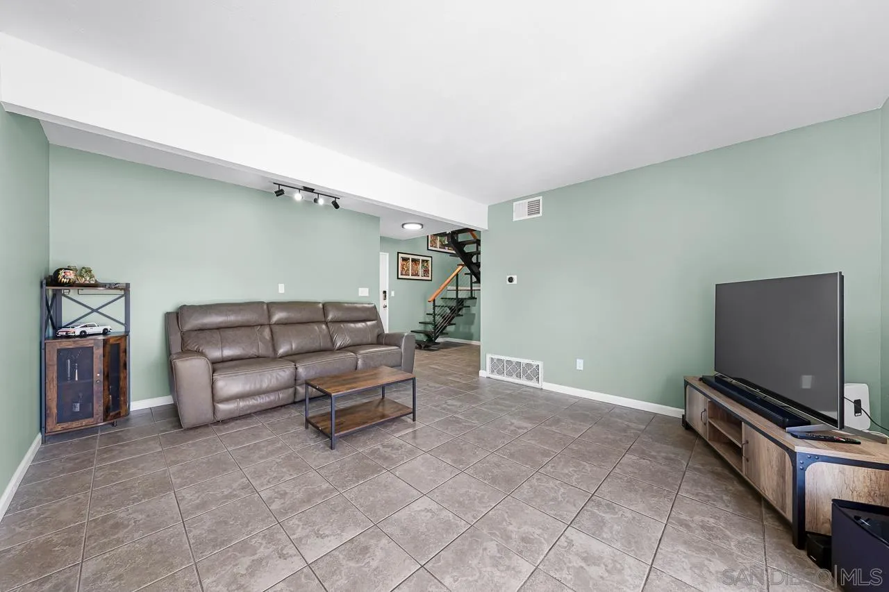 Photo #5: 2600300 Listing: Photo #5