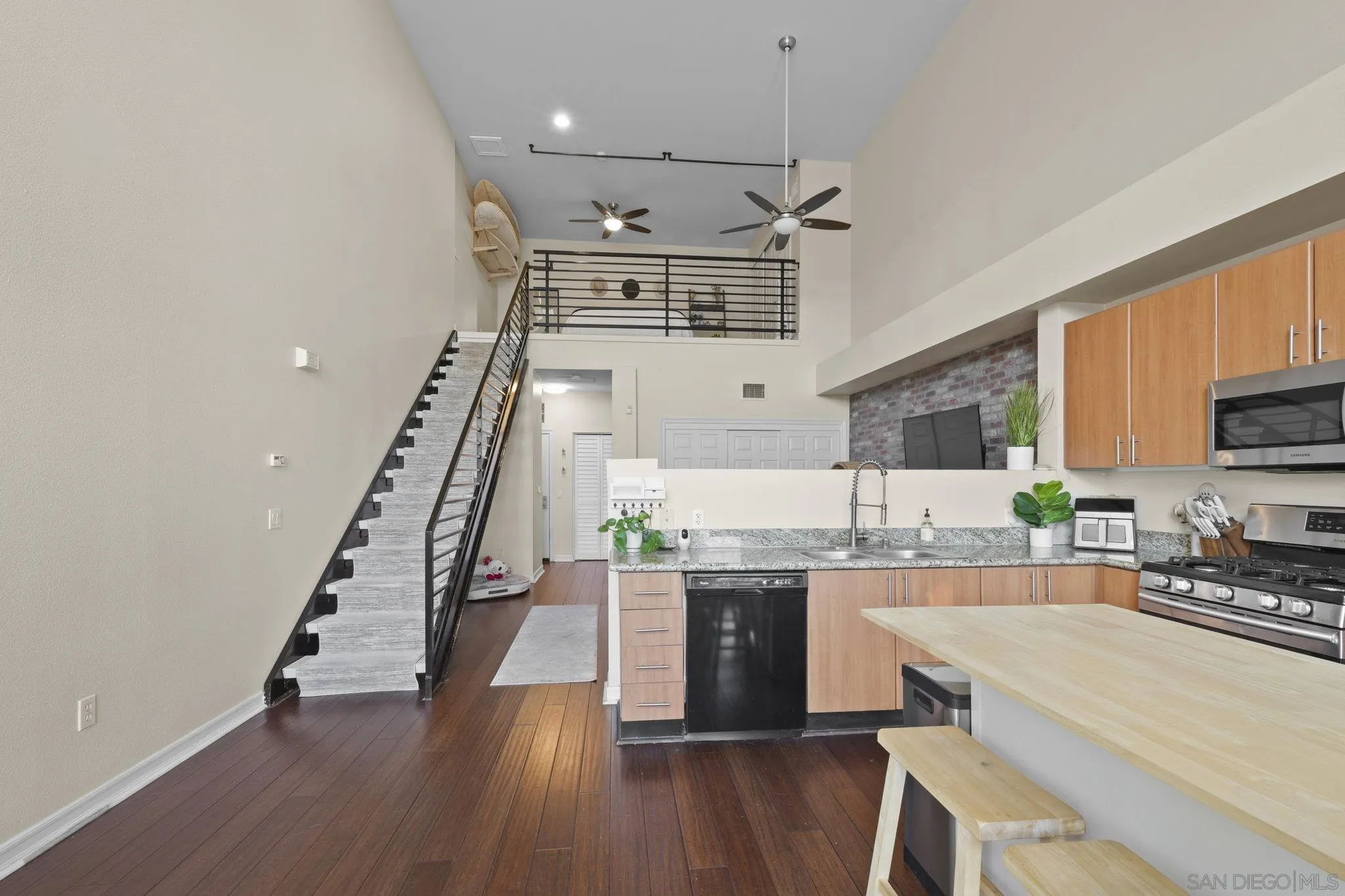 Photo #2: 2600308 Listing: Photo #2