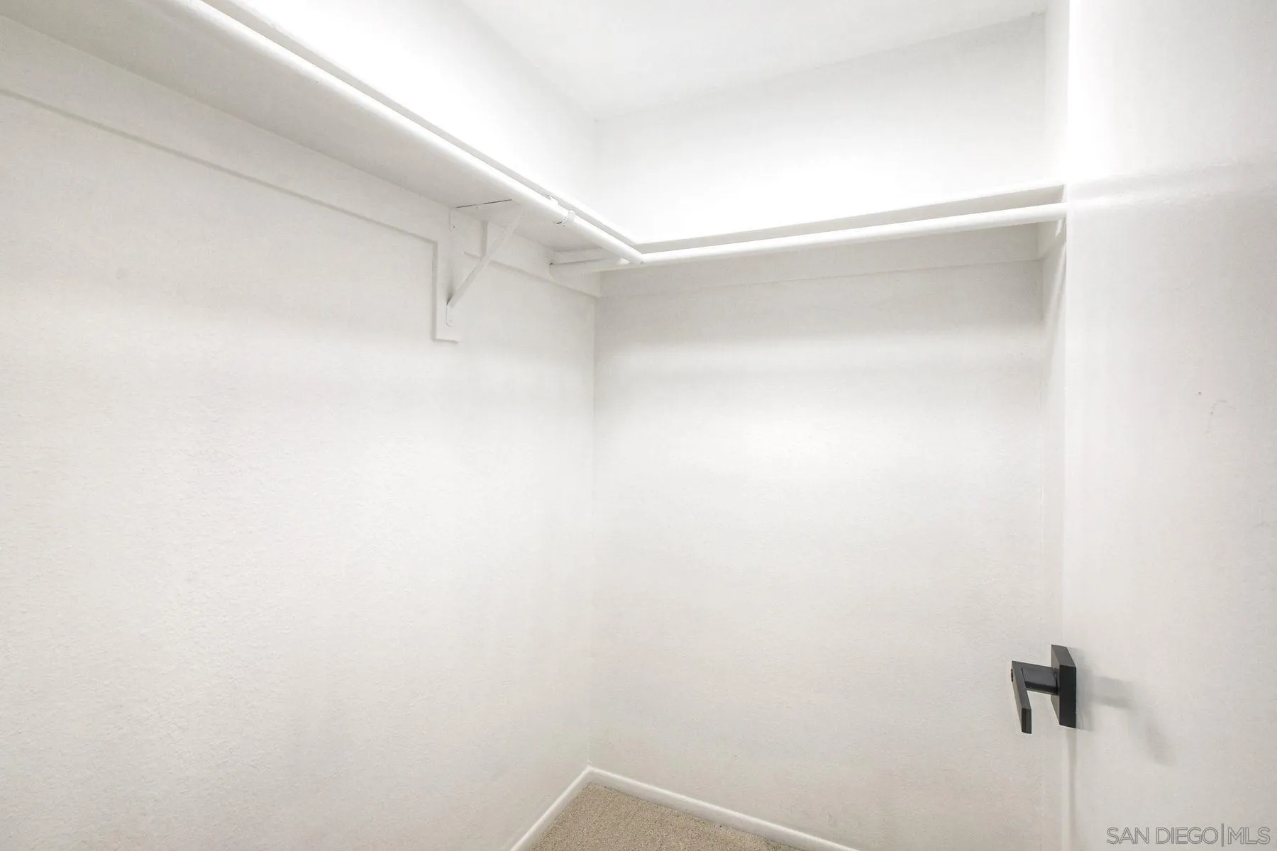 https://cdn.realtyfeed.com/cdn/127/2600309/38bd48f05594d3d27c77c184a59c28db.webp