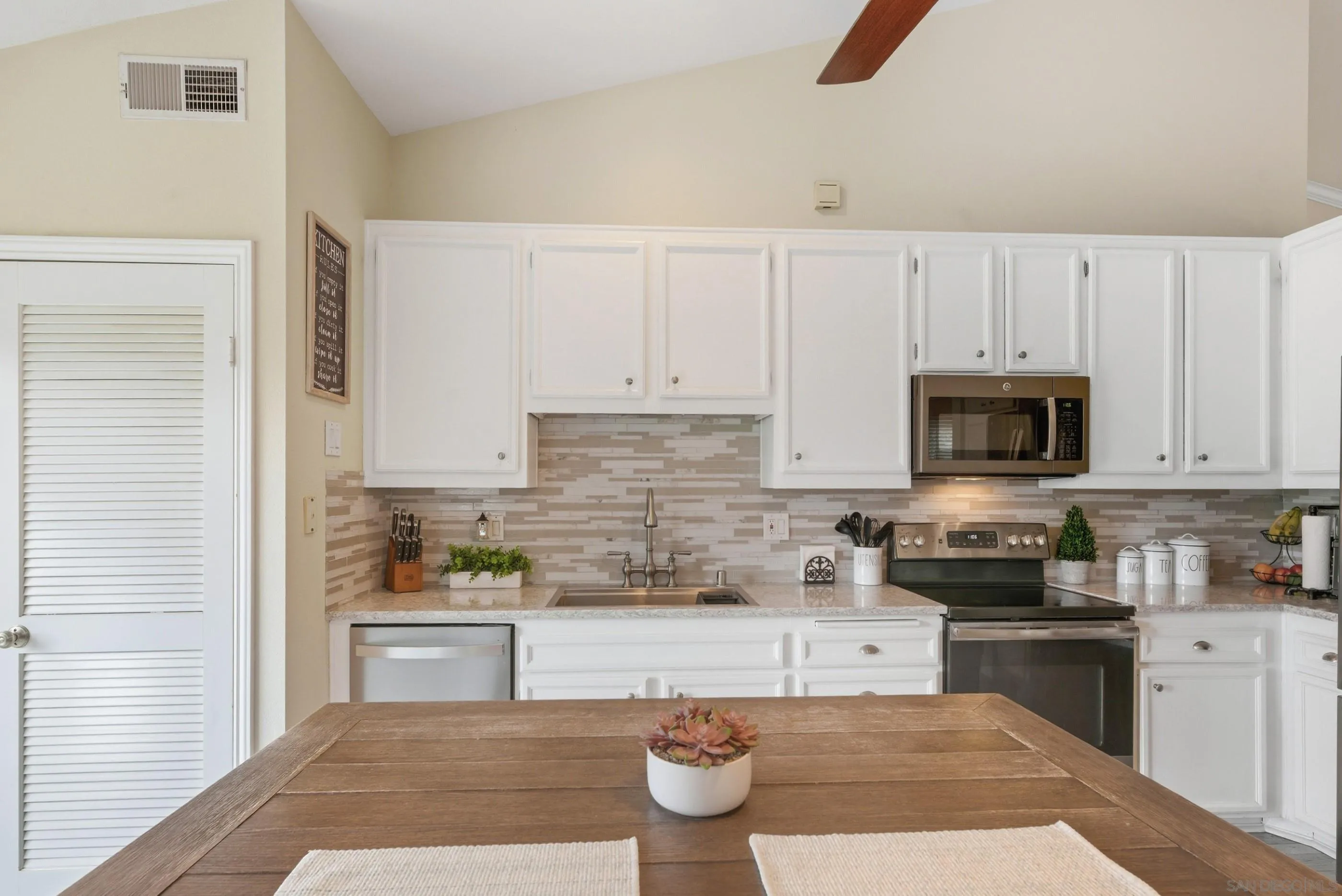 https://cdn.realtyfeed.com/cdn/127/2600311/80e1e28c88b3ab727357da737637f3b0.webp