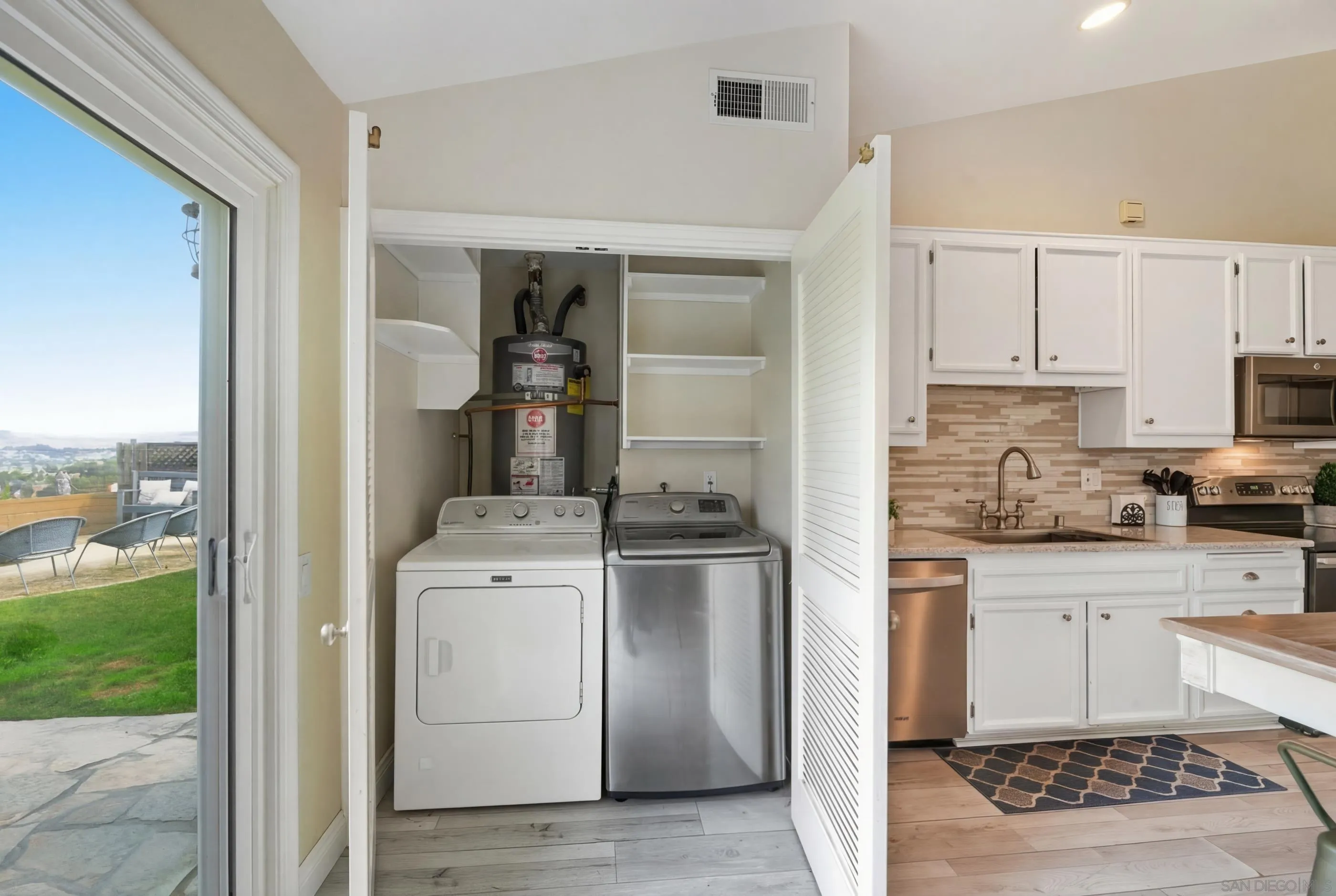 https://cdn.realtyfeed.com/cdn/127/2600311/91a48a8f1a1e38e562a56dd9187ad4a3.webp