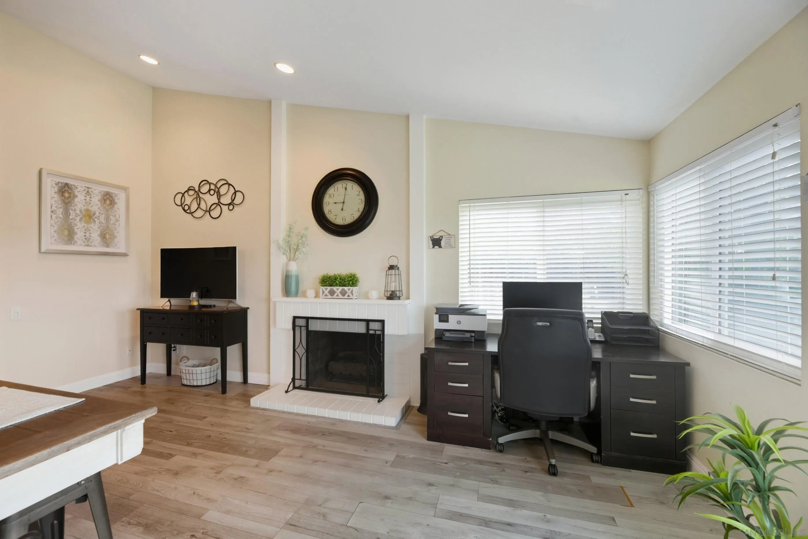 https://cdn.realtyfeed.com/cdn/127/2600311/9b8f52aff10fd6acb127f4109e171e46.webp