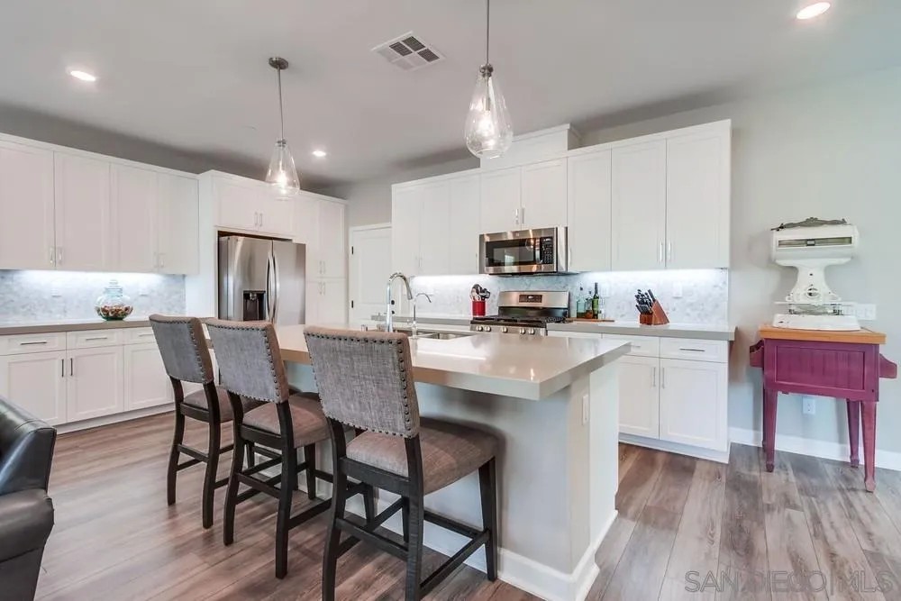https://cdn.realtyfeed.com/cdn/127/2600323/3248ab7b8e15c9ede65ba6b5dec87076.webp