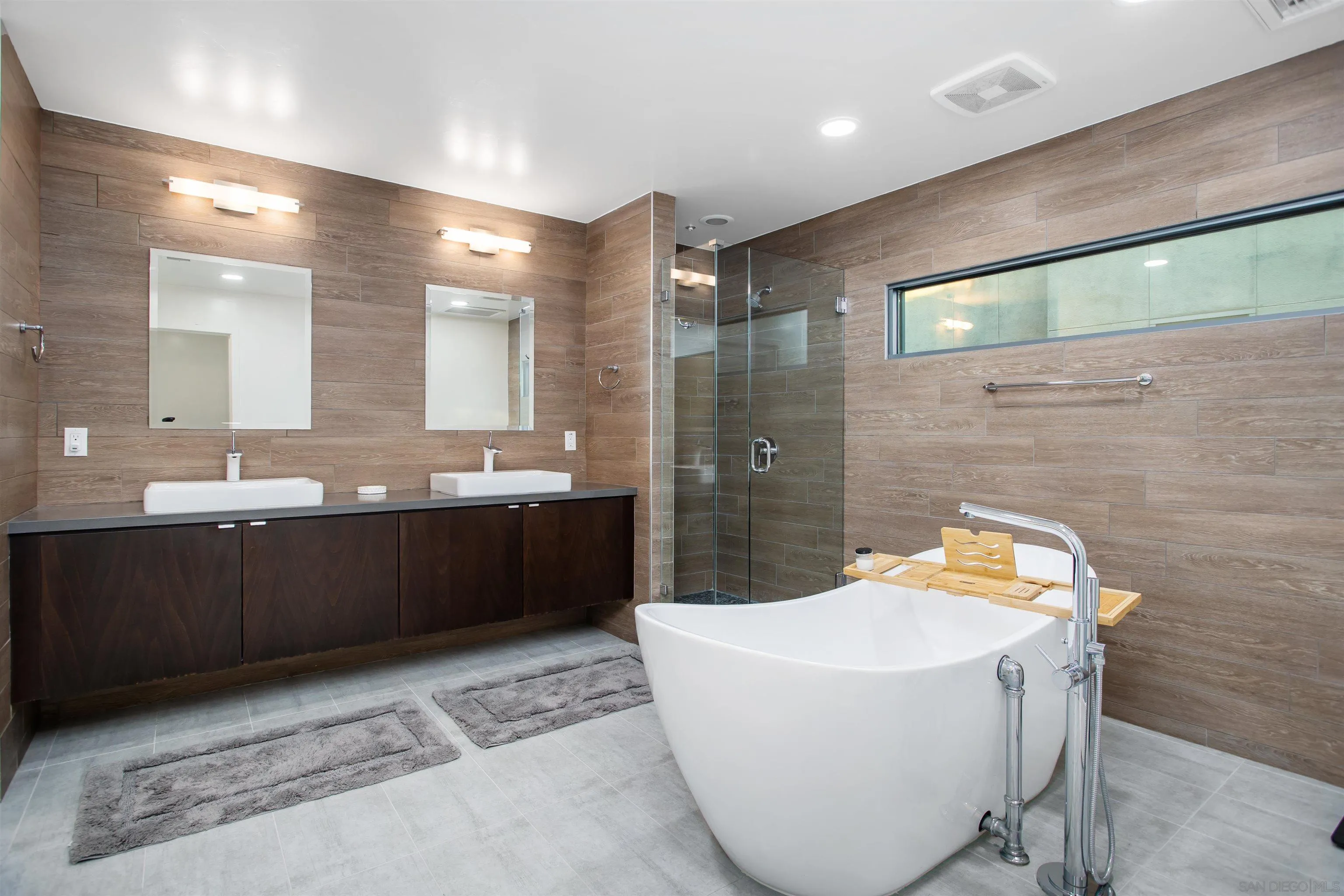 https://cdn.realtyfeed.com/cdn/127/2600324/905cac23b8afb8ac25b557a6224e1625.webp
