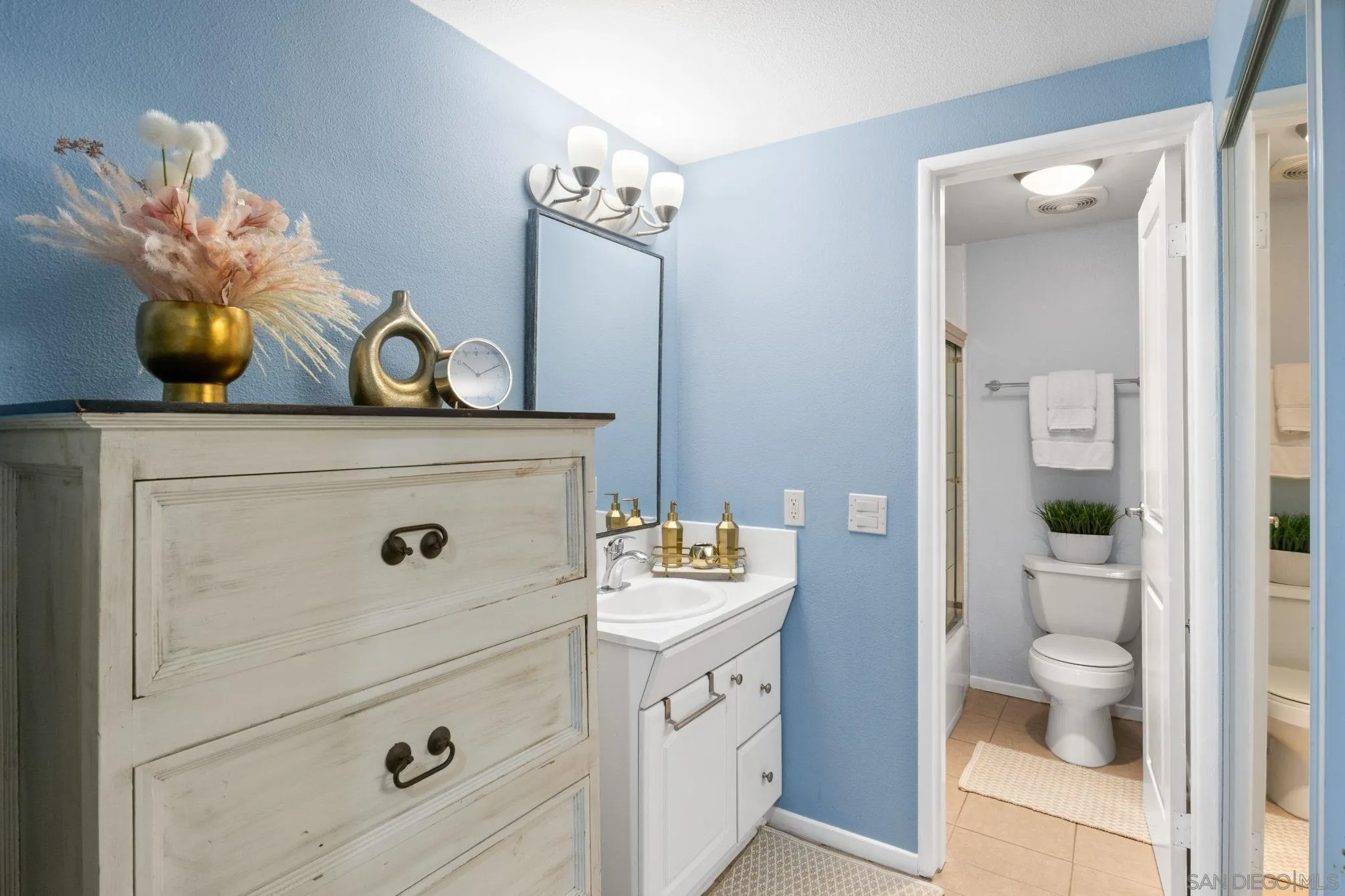 Photo #12: 2600329 Listing: Photo #12