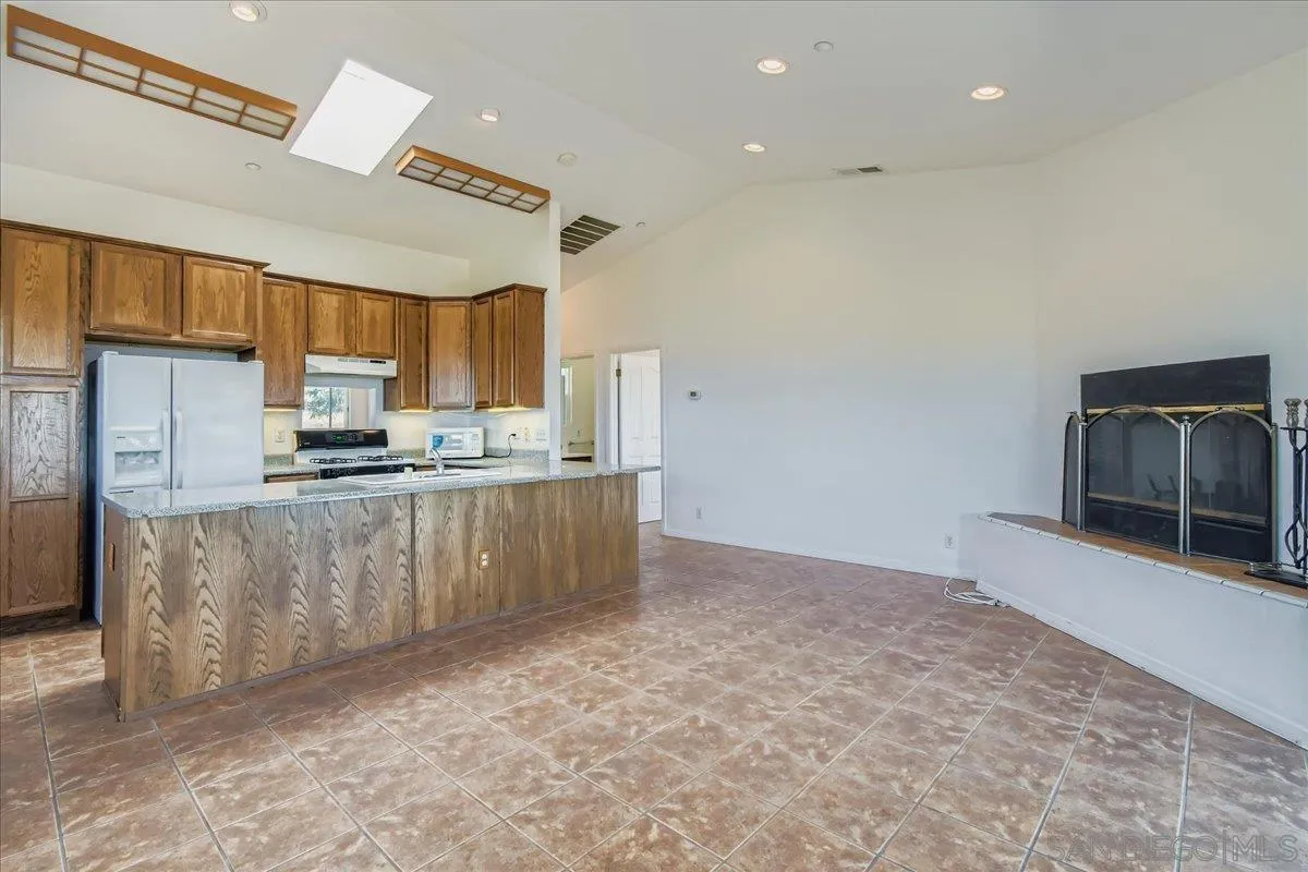 https://cdn.realtyfeed.com/cdn/127/2600331/5c5b8248a5e799b43ead9b498276b561.webp