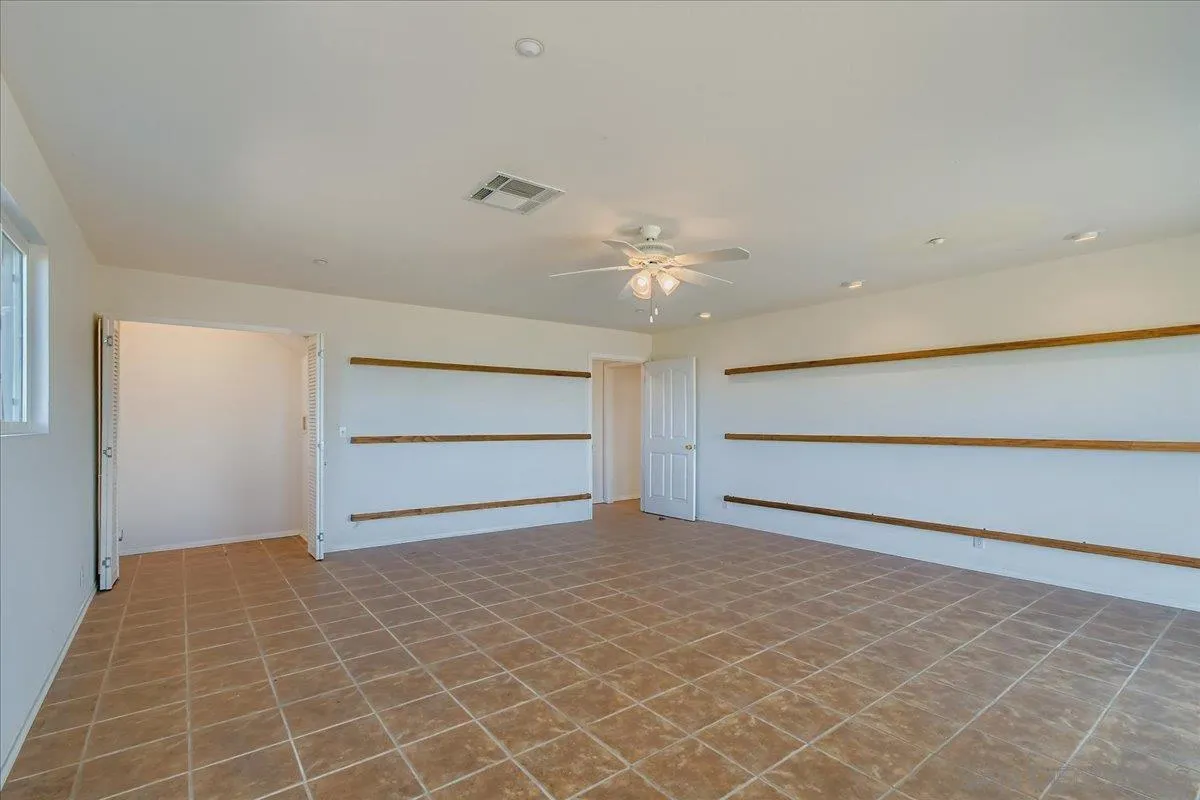 https://cdn.realtyfeed.com/cdn/127/2600331/c7fe750272d14629c9602bb9c0158c66.webp