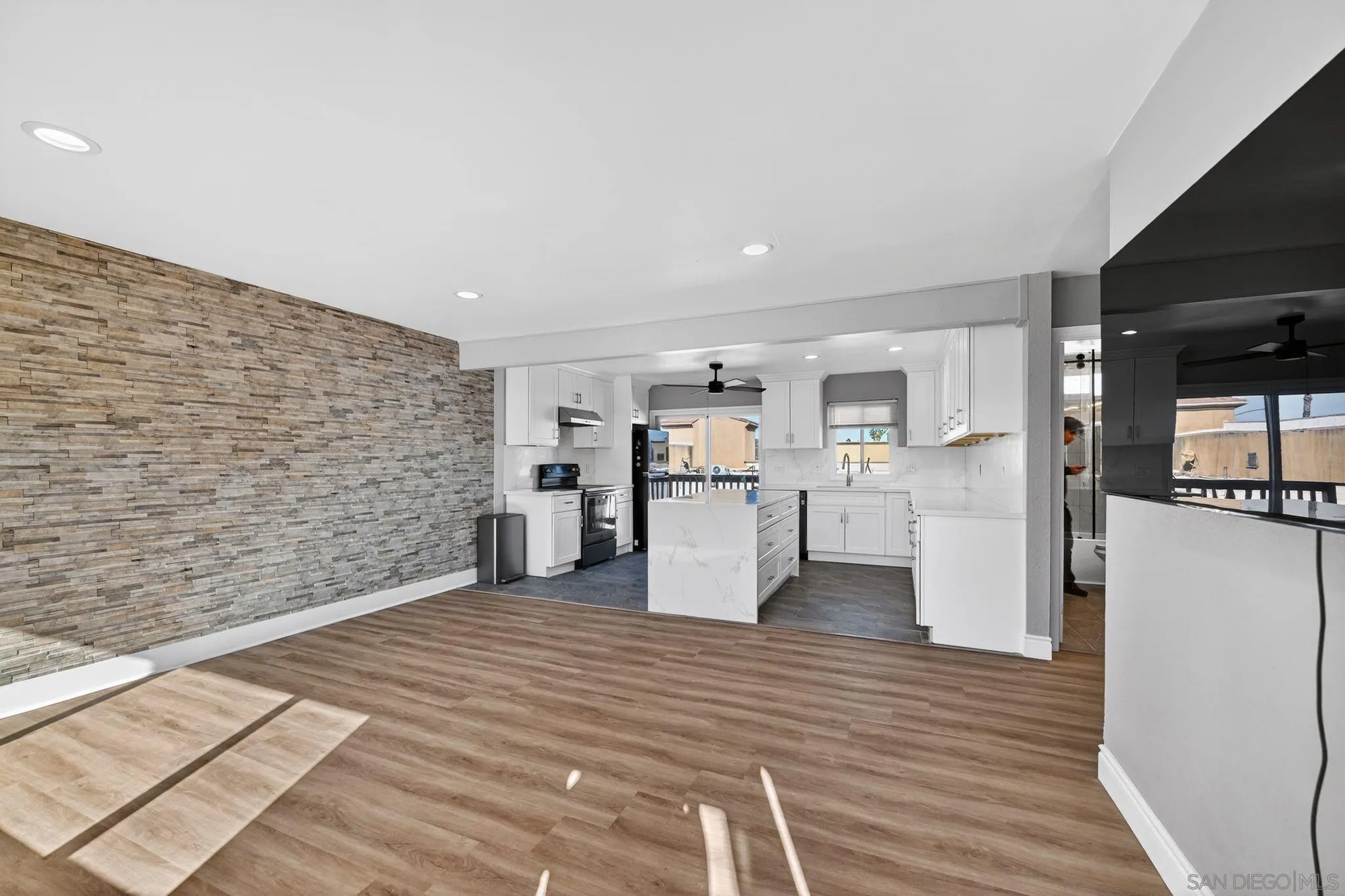 Photo #4: 2600338 Listing: Photo #4