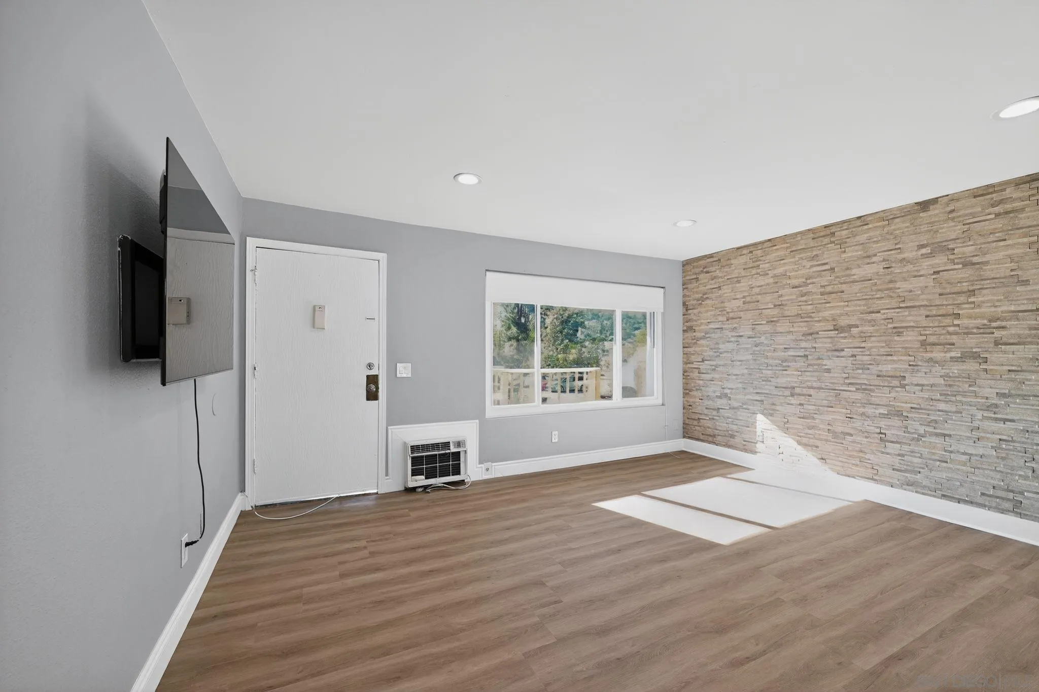 Photo #8: 2600338 Listing: Photo #8