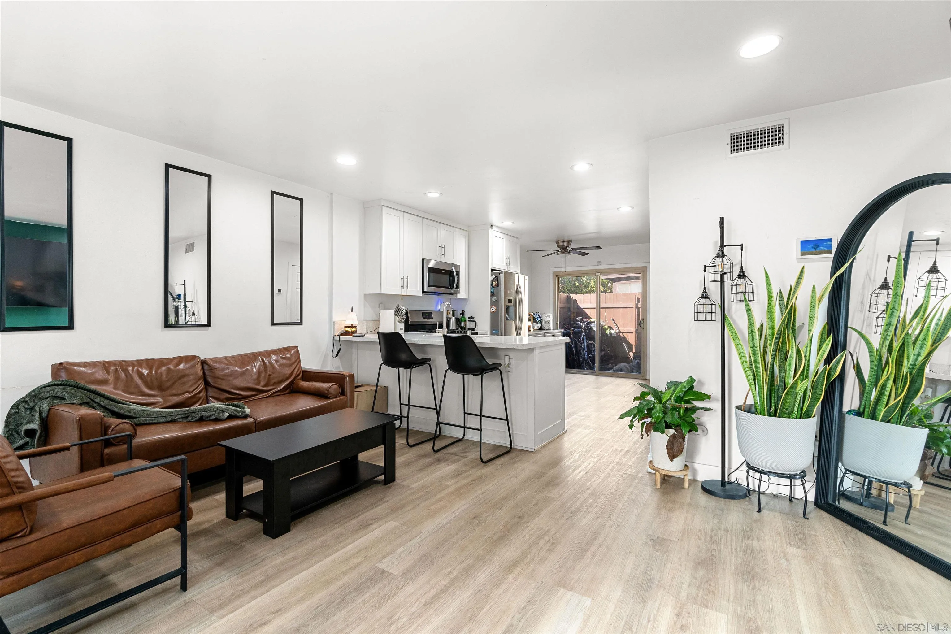 Photo #1: 2600344 Listing: Photo #1