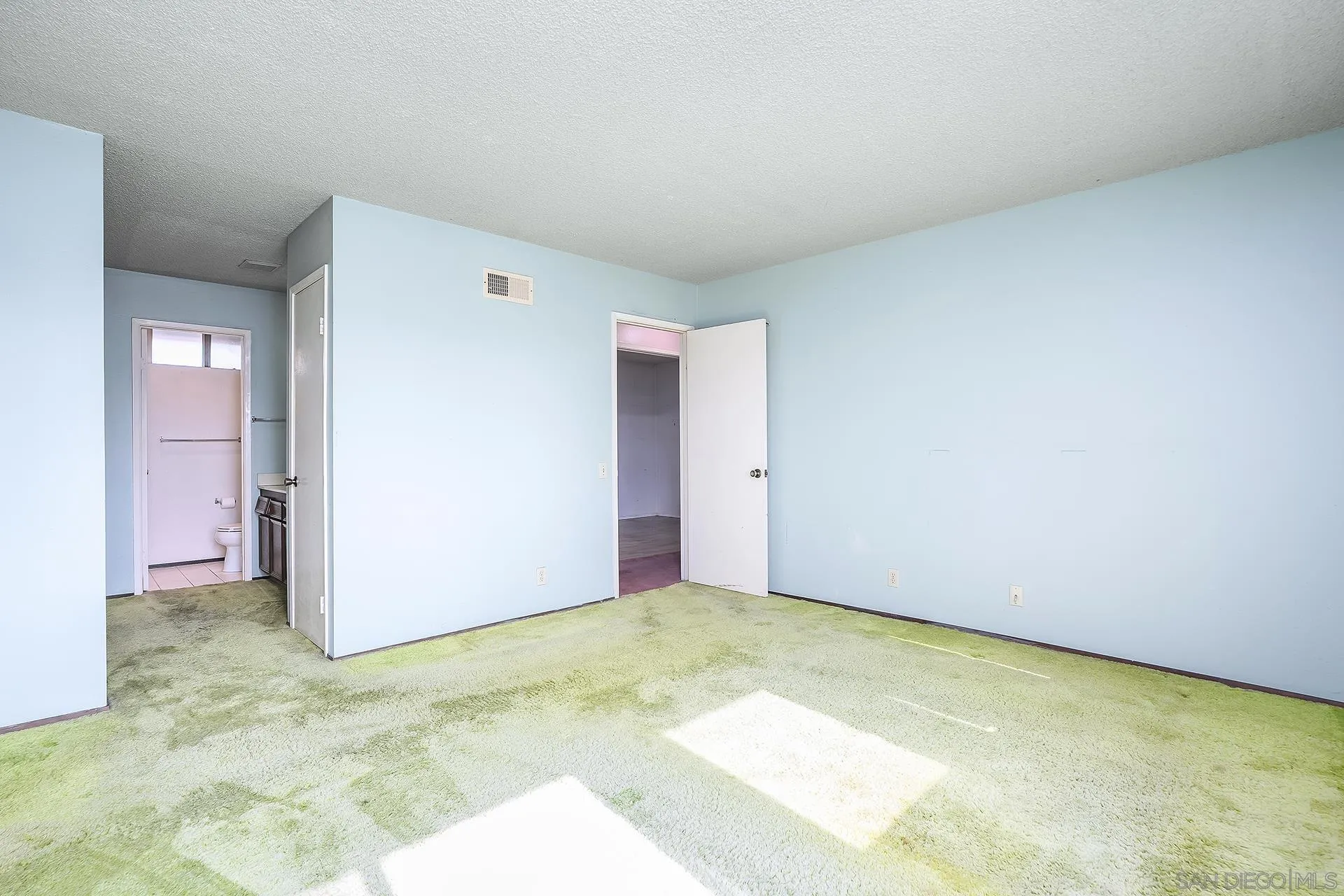 https://cdn.realtyfeed.com/cdn/127/2600346/677604ff37e95887bbf8d116b67263ee.webp