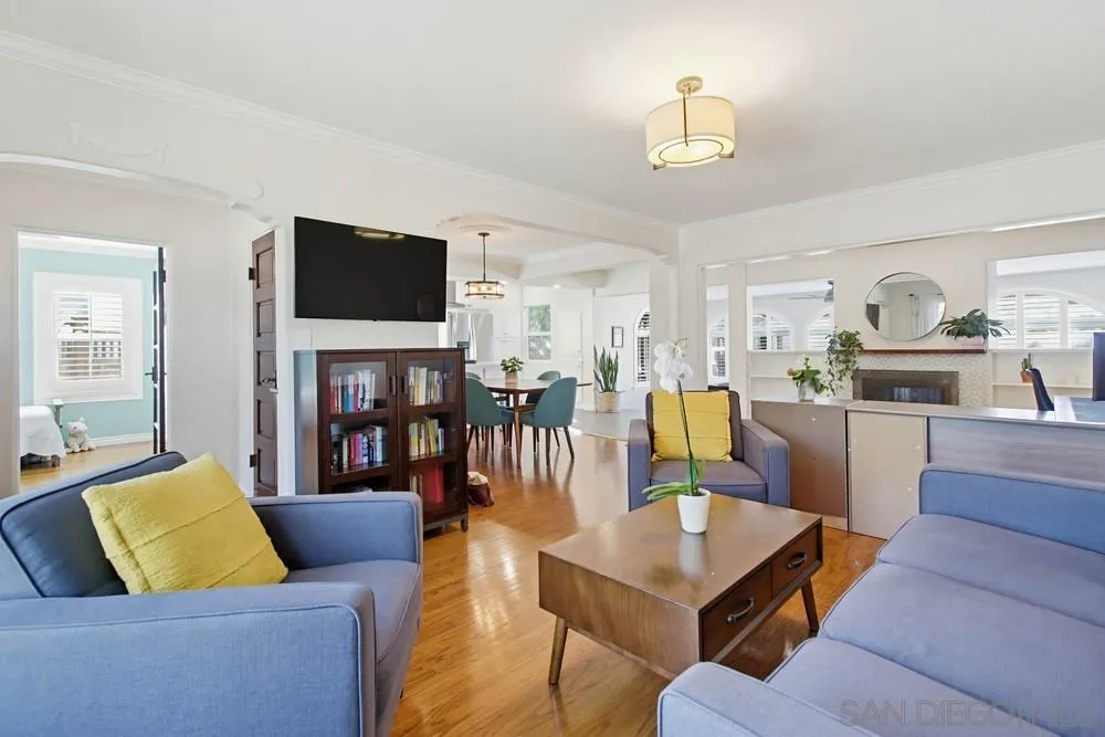 https://cdn.realtyfeed.com/cdn/127/2600351/050cd4a9e2332253d49511aa6365e625.webp