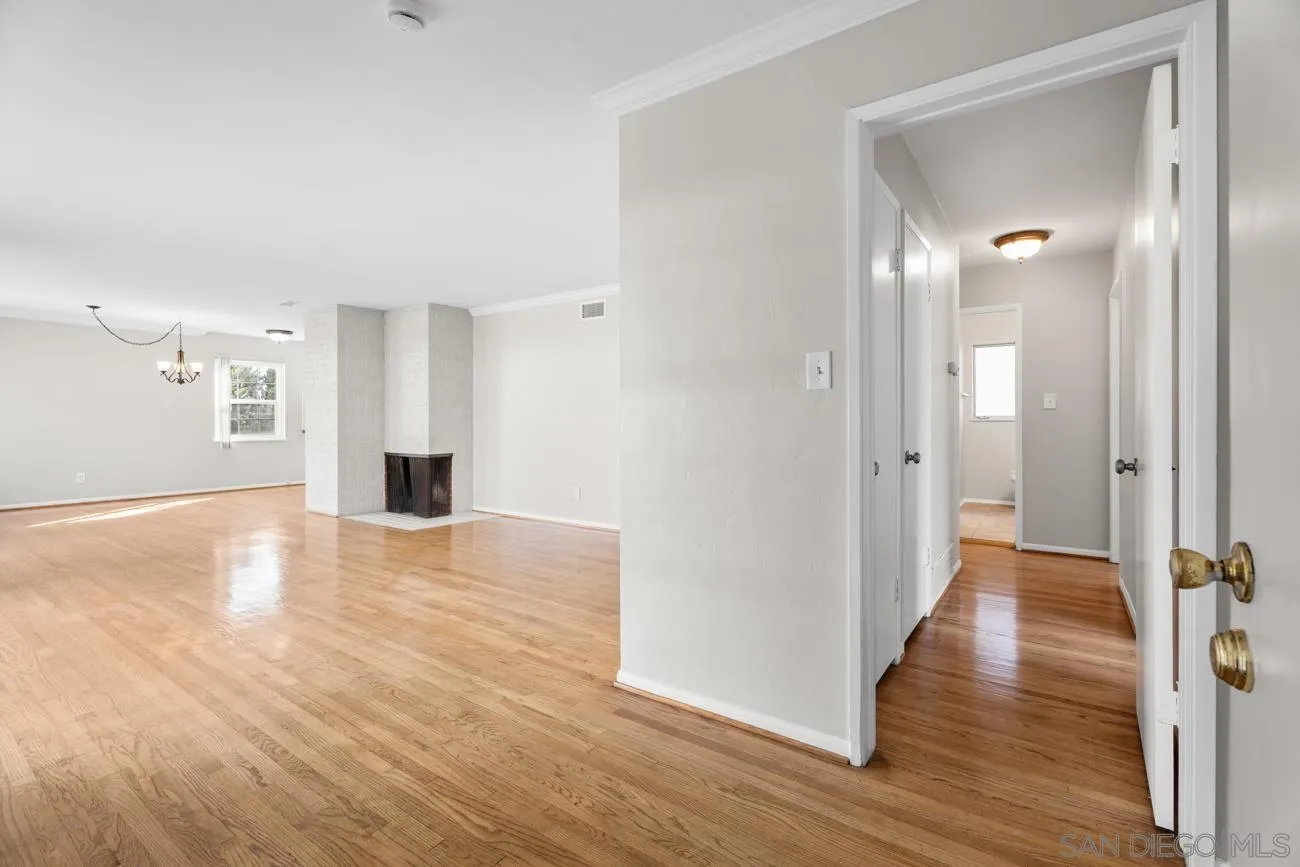 https://cdn.realtyfeed.com/cdn/127/2600355/db15fd1169dc10d453fe9cf55c806b50.webp
