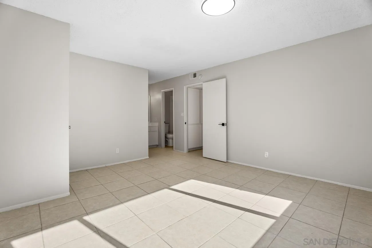 Photo #11: 2600356 Listing: Photo #11
