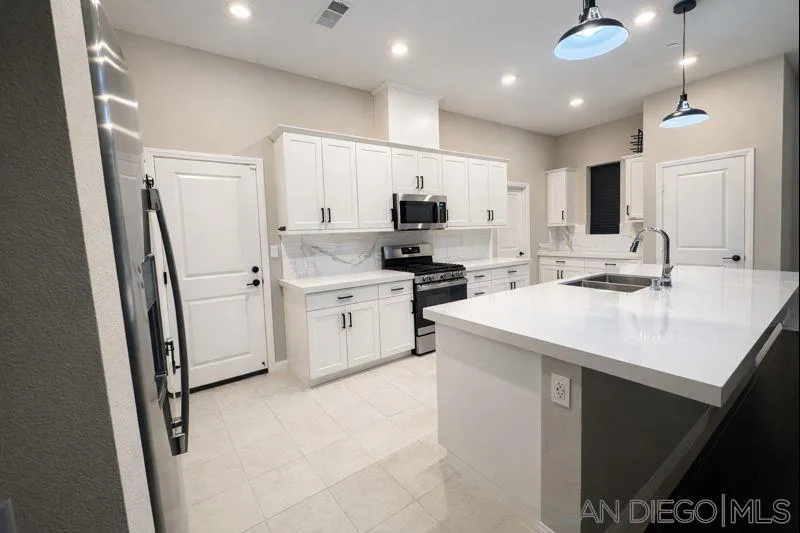 Photo #4: 2600373 Listing: Photo #4