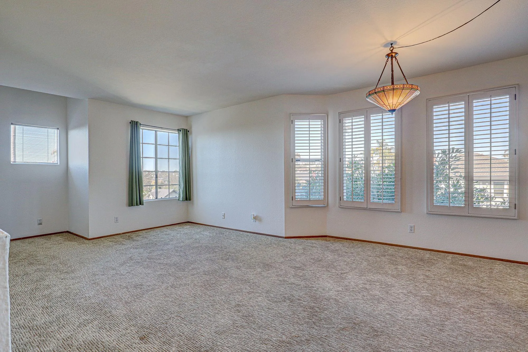 https://cdn.realtyfeed.com/cdn/127/2600374/61f500a4d5454c0ad52f6ef7d7e198b9.webp