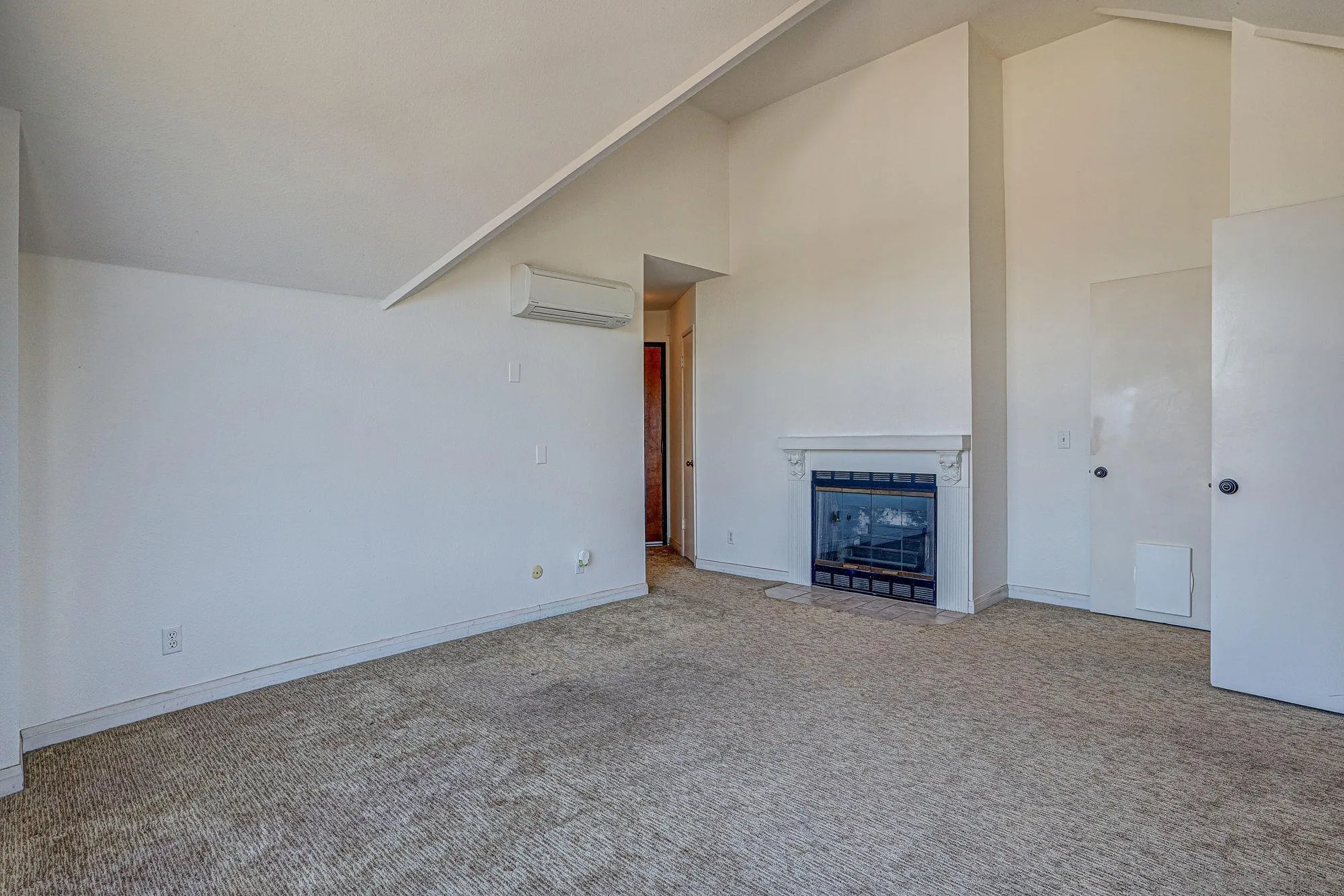 https://cdn.realtyfeed.com/cdn/127/2600374/8e7d14dbe1b8954fdc6589f927303bc7.webp
