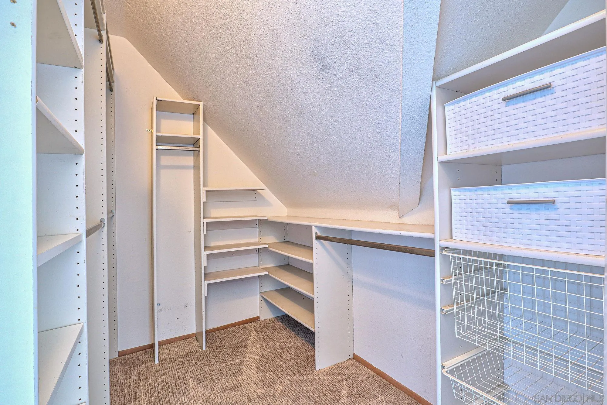 https://cdn.realtyfeed.com/cdn/127/2600374/aa2429ecd25f3780d6609c21f09ee748.webp