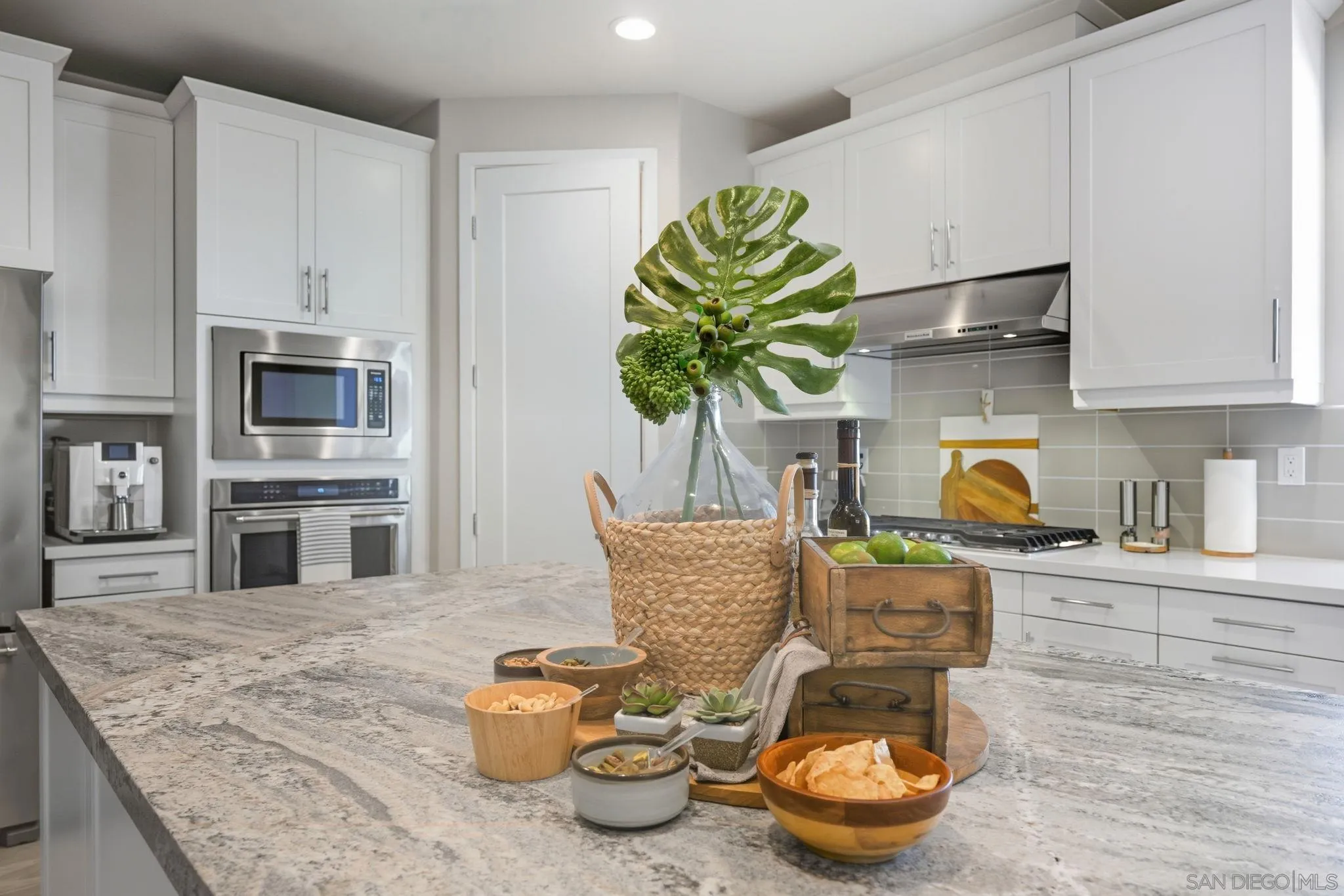https://cdn.realtyfeed.com/cdn/127/2600381/262d21e1bc5e605316f2872a44053619.webp