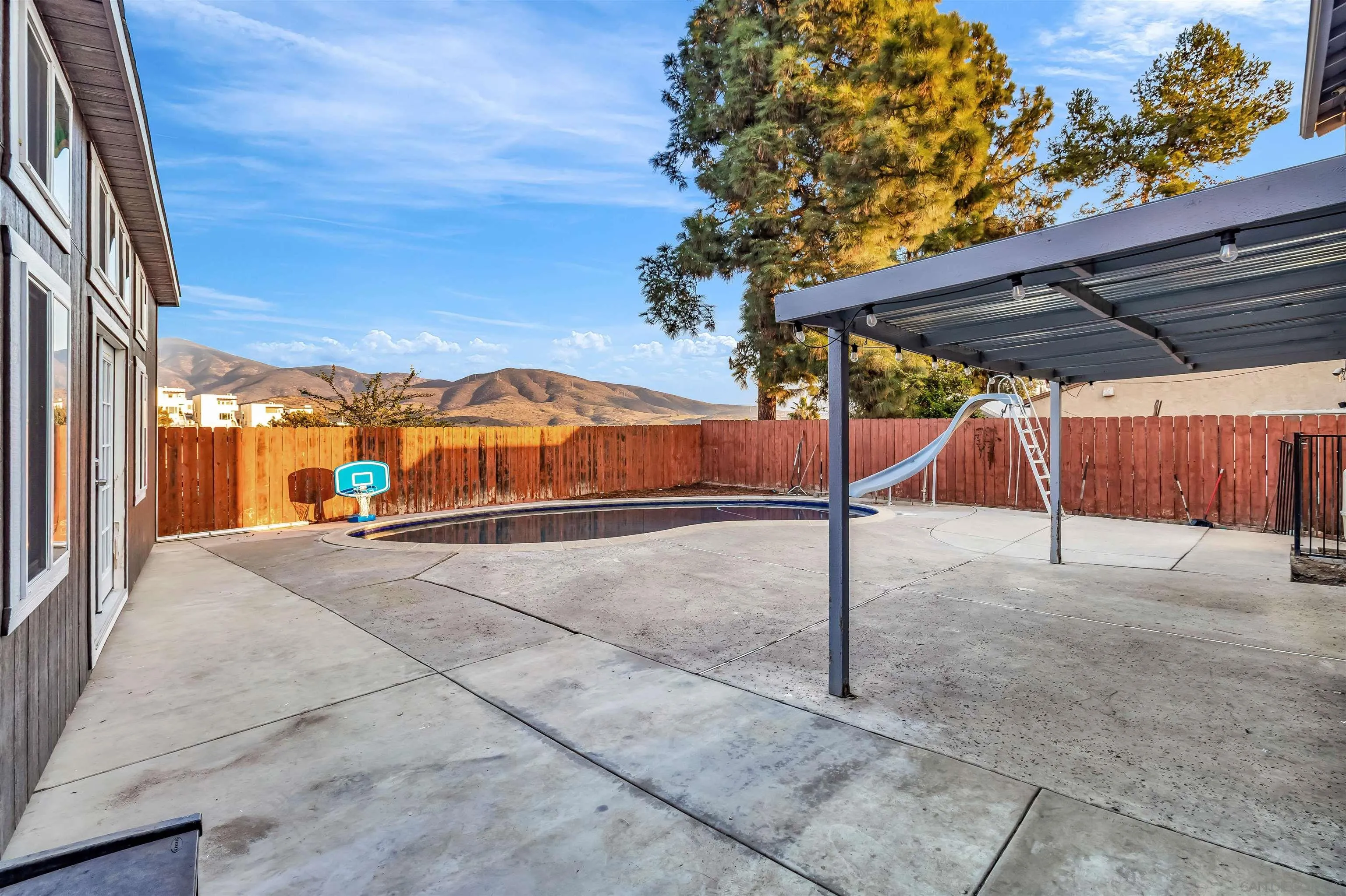 https://cdn.realtyfeed.com/cdn/127/2600382/8e4821f53bb930ef27805260c449951a.webp