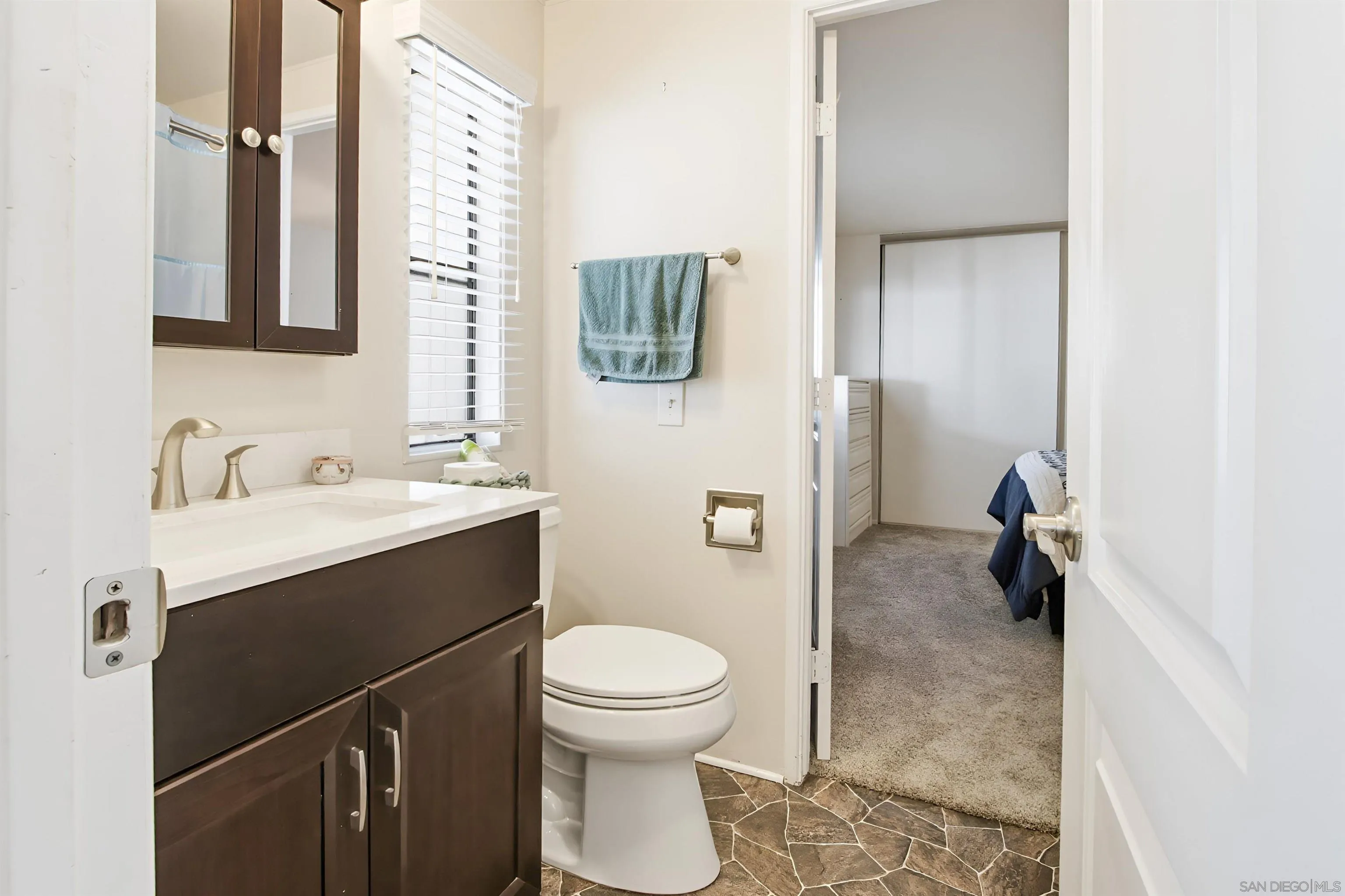 https://cdn.realtyfeed.com/cdn/127/2600383/35996b6c4f3688279669d878212ff3c1.webp