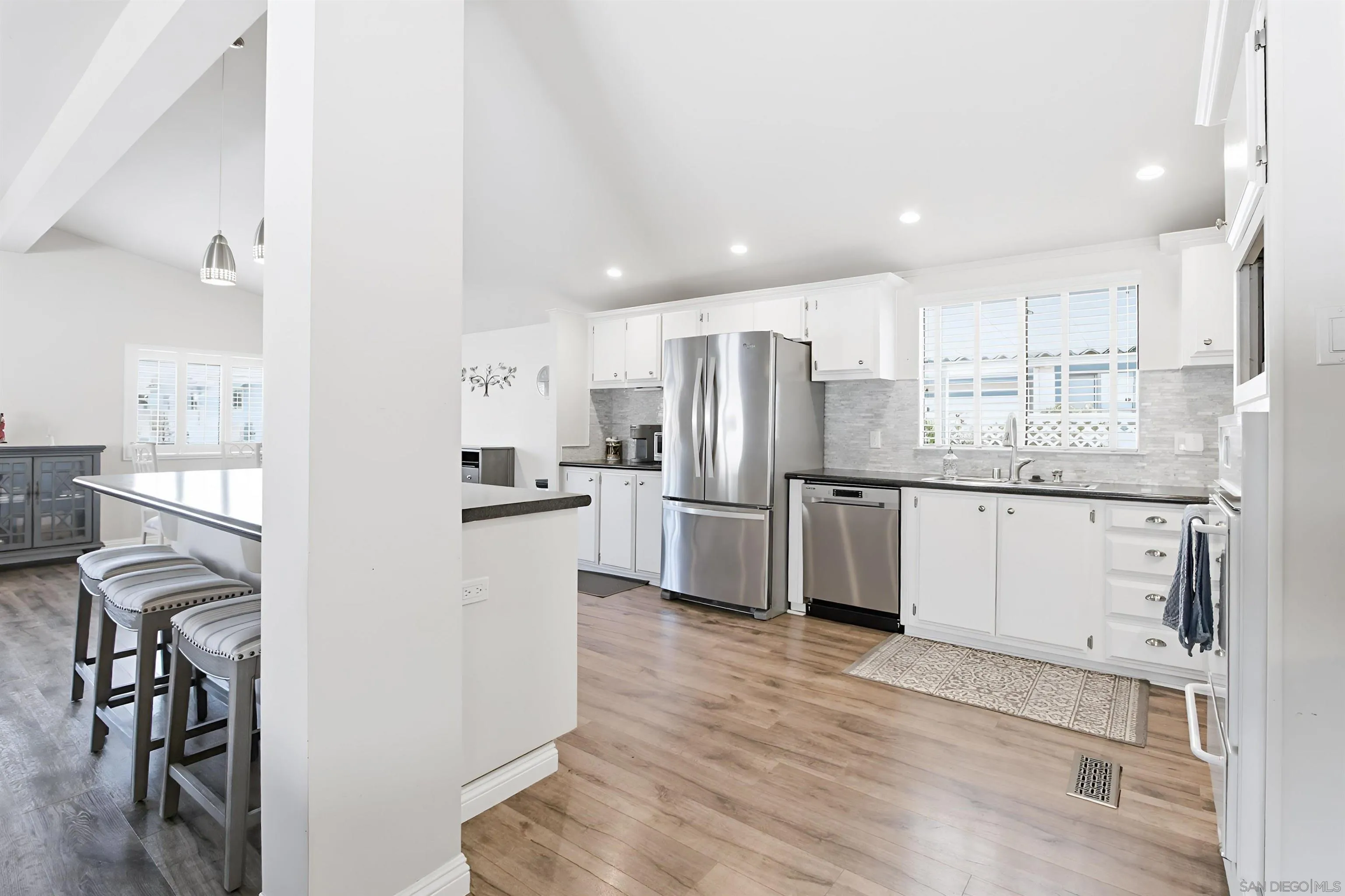 https://cdn.realtyfeed.com/cdn/127/2600383/701f1265b6655b7595cf3020129d9d08.webp
