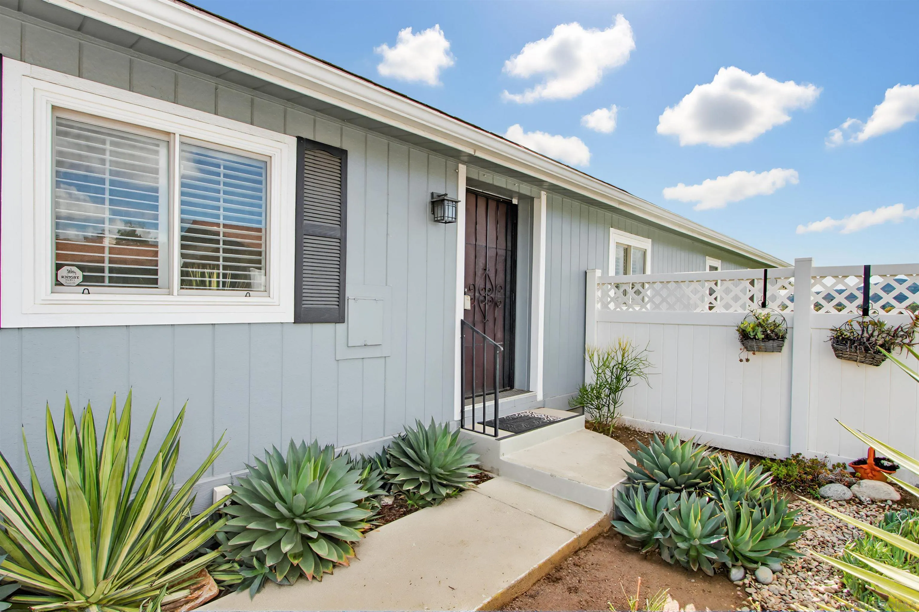https://cdn.realtyfeed.com/cdn/127/2600383/7f96a303fe8c44ad75b8137c7a3304d5.webp