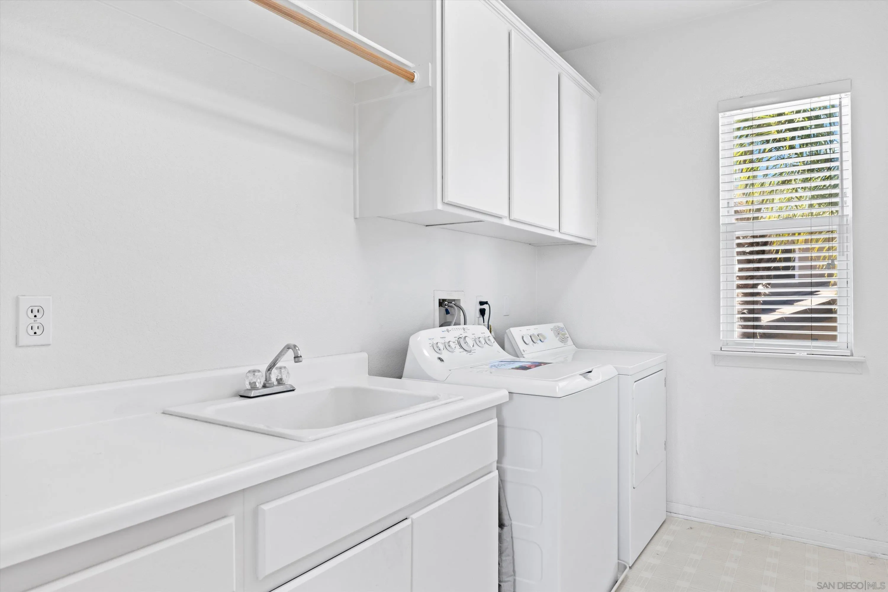 https://cdn.realtyfeed.com/cdn/127/2600392/cfa9e774b369d922c3657f2610c40c05.webp