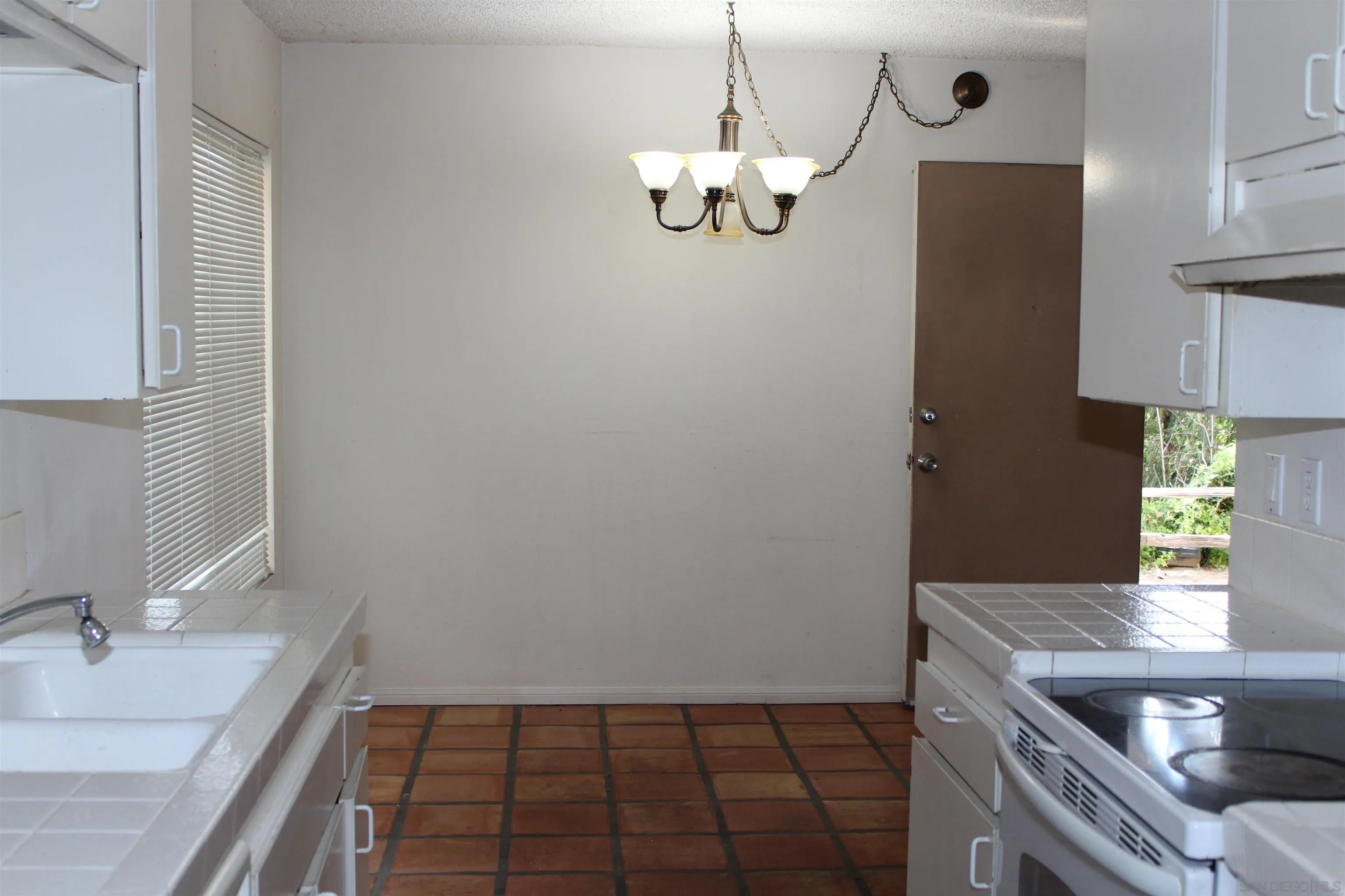 Photo #12: 2600394 Listing: Photo #12