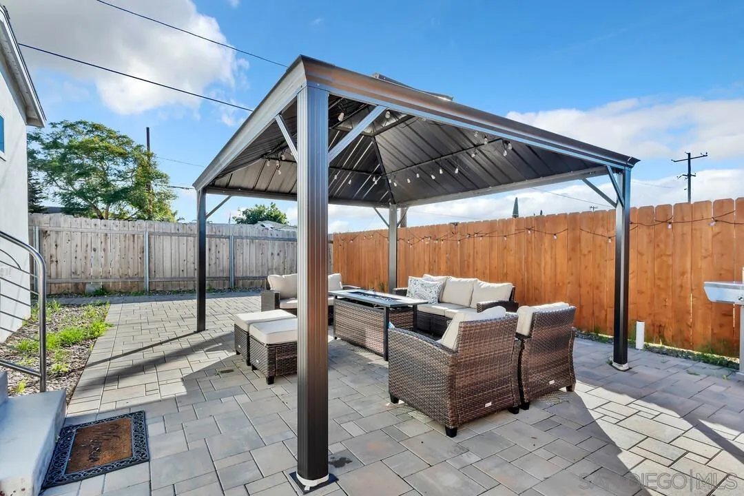 https://cdn.realtyfeed.com/cdn/127/2600395/a221702e8bf916e3b04bfe64c11c9841.webp
