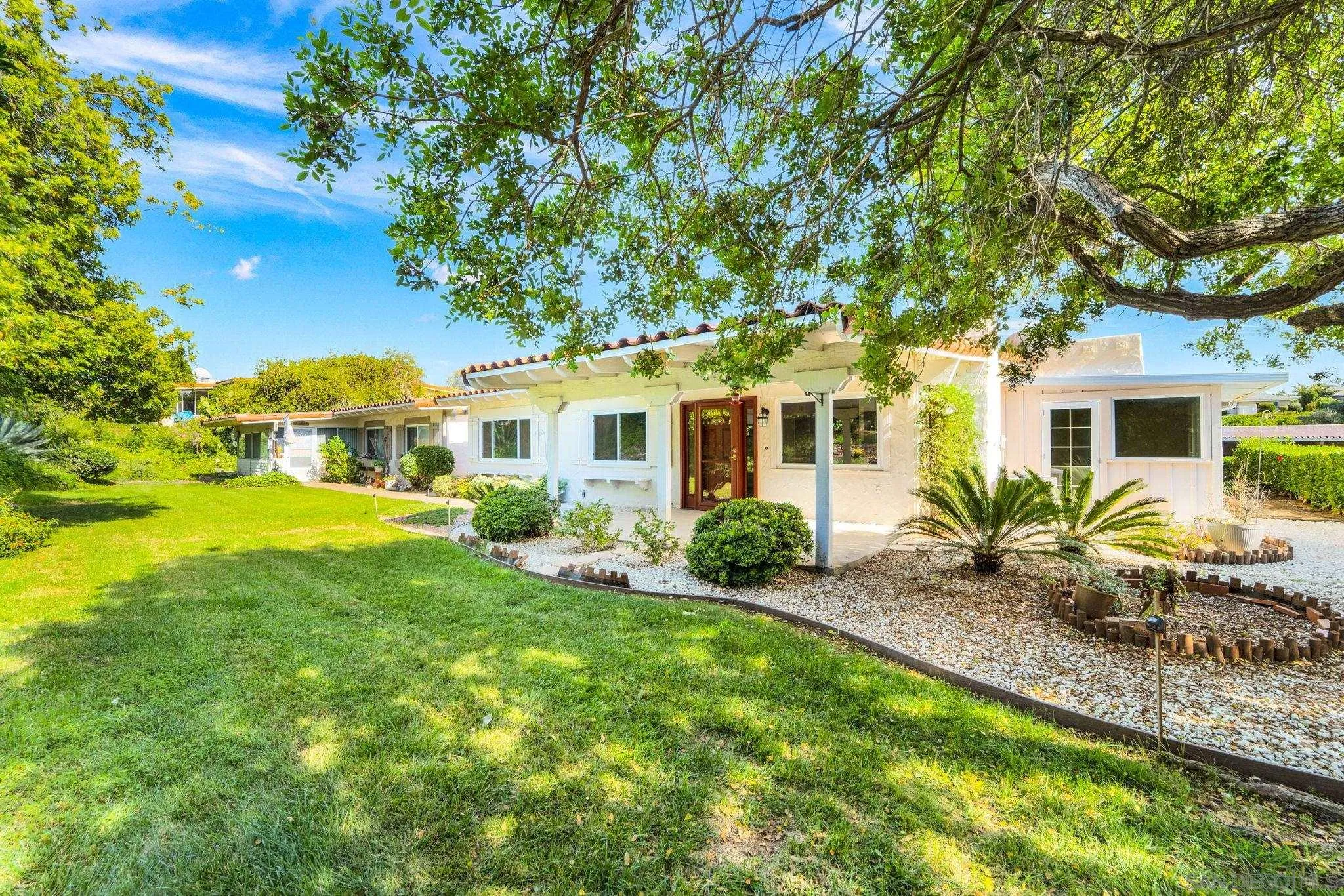 Photo #2: 2600400 Listing: Photo #2