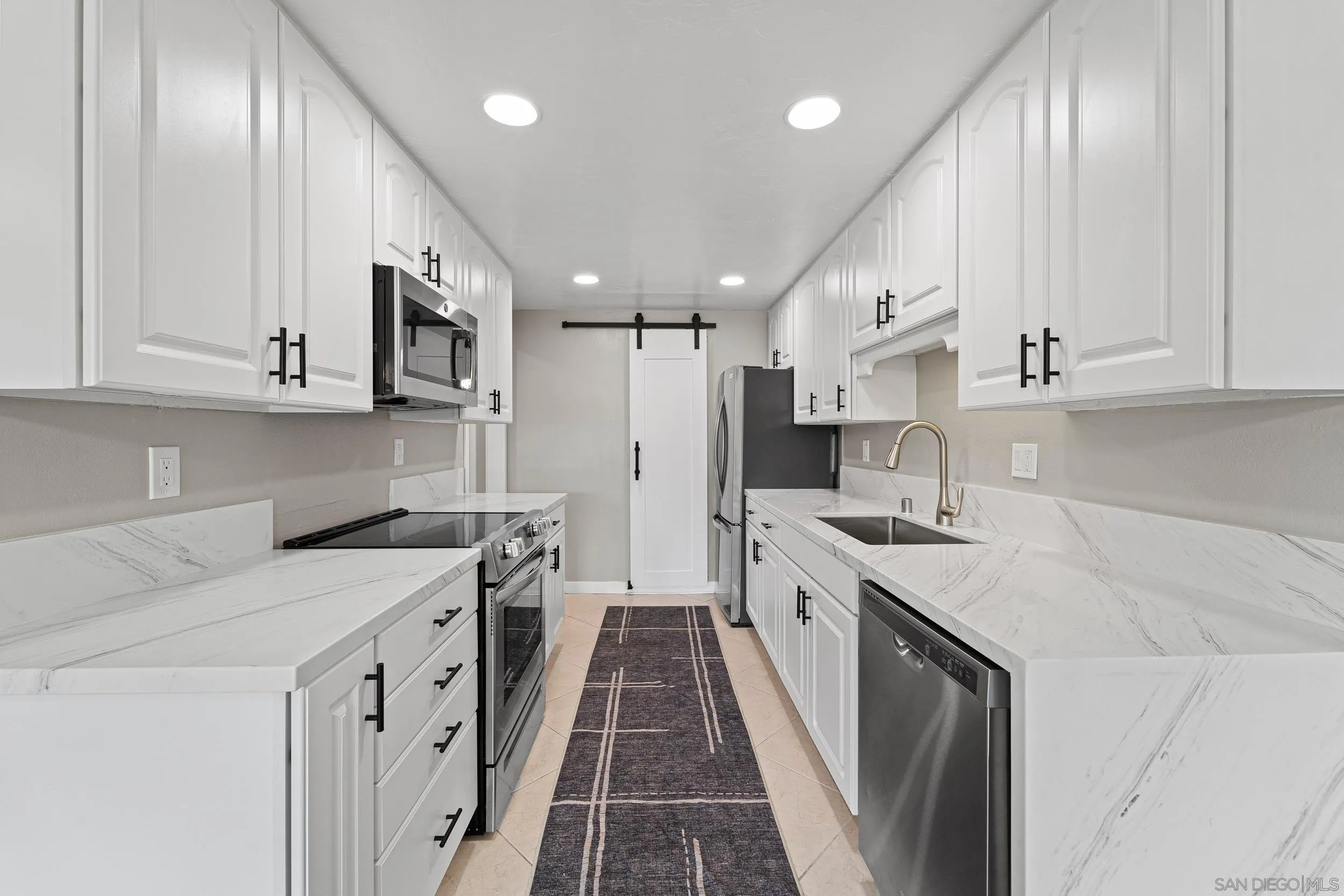 Photo #12: 2600400 Listing: Photo #12