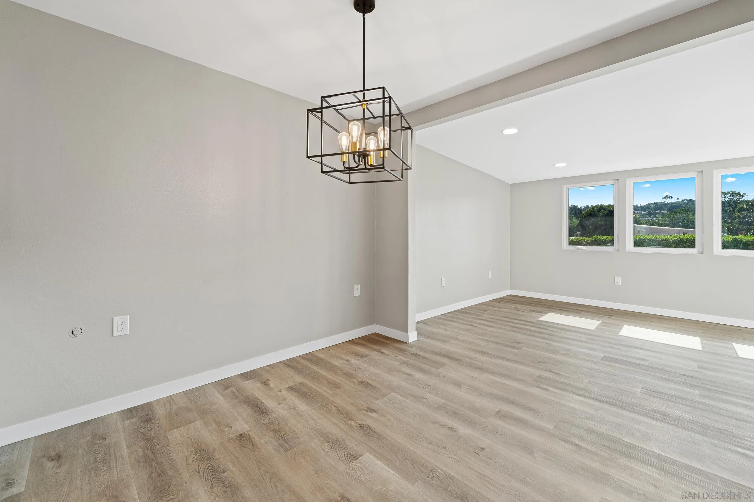 Photo #13: 2600400 Listing: Photo #13