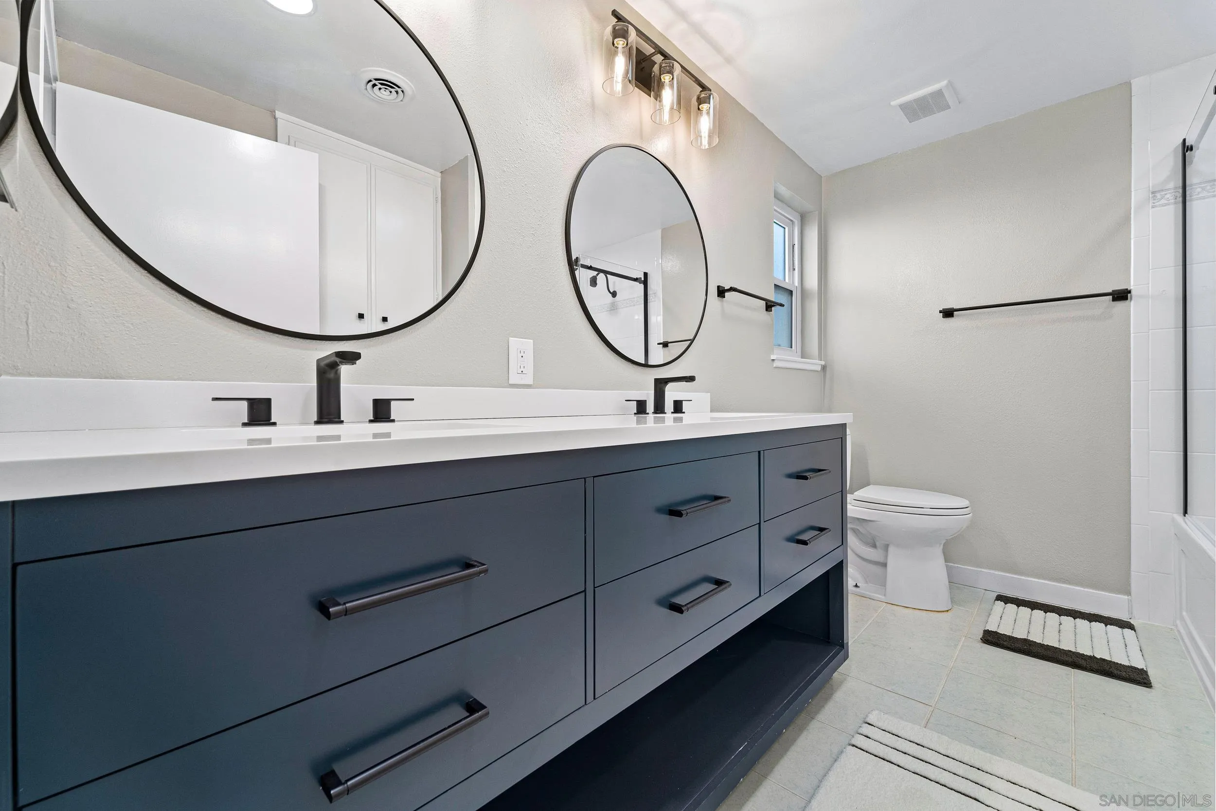 Photo #21: 2600400 Listing: Photo #21